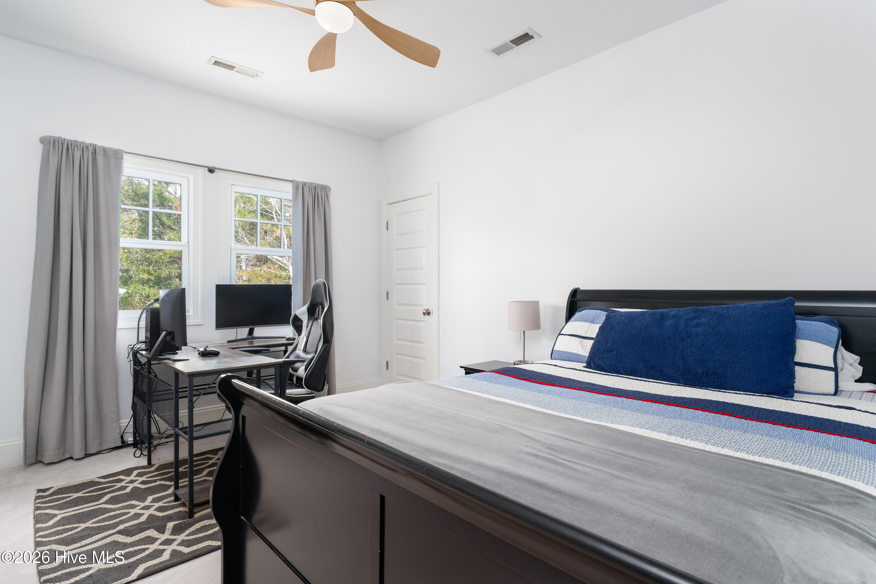 100549444 | Photo 39