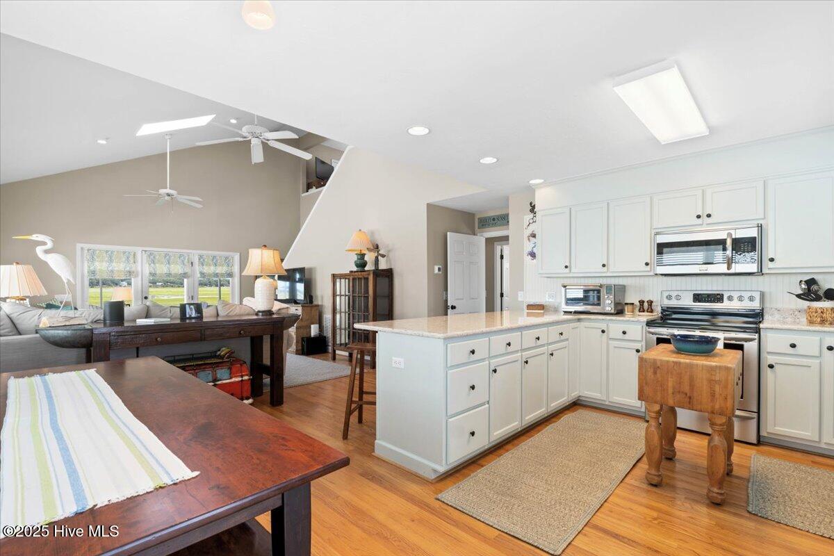 100548122 | Photo 12