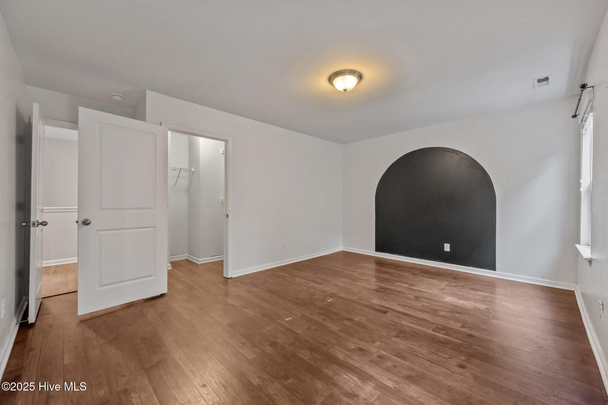 100536661 | Photo 28