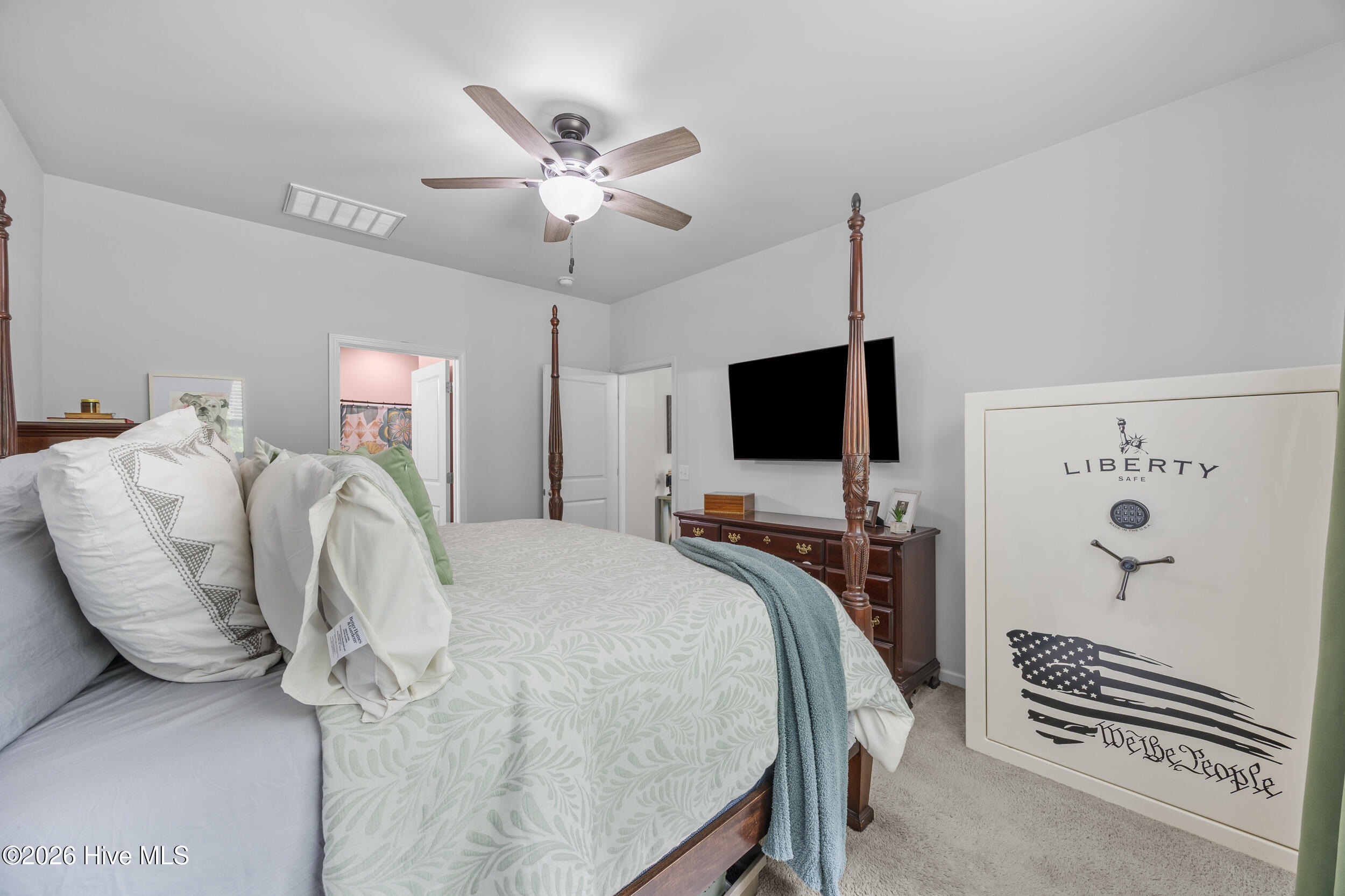 100570461 | Photo 22