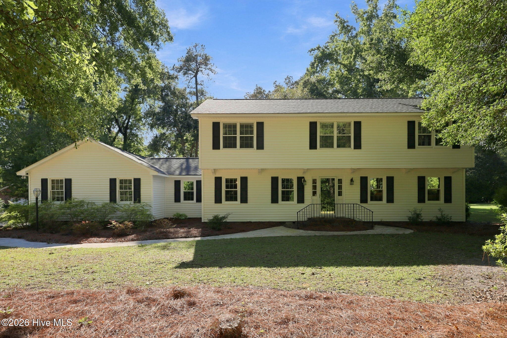 Photo 2 of Single family home for sale at 423 Lee St, Greenville, NC 27858 | MLS# 100608344 | Listing updated on 2026-10-07
