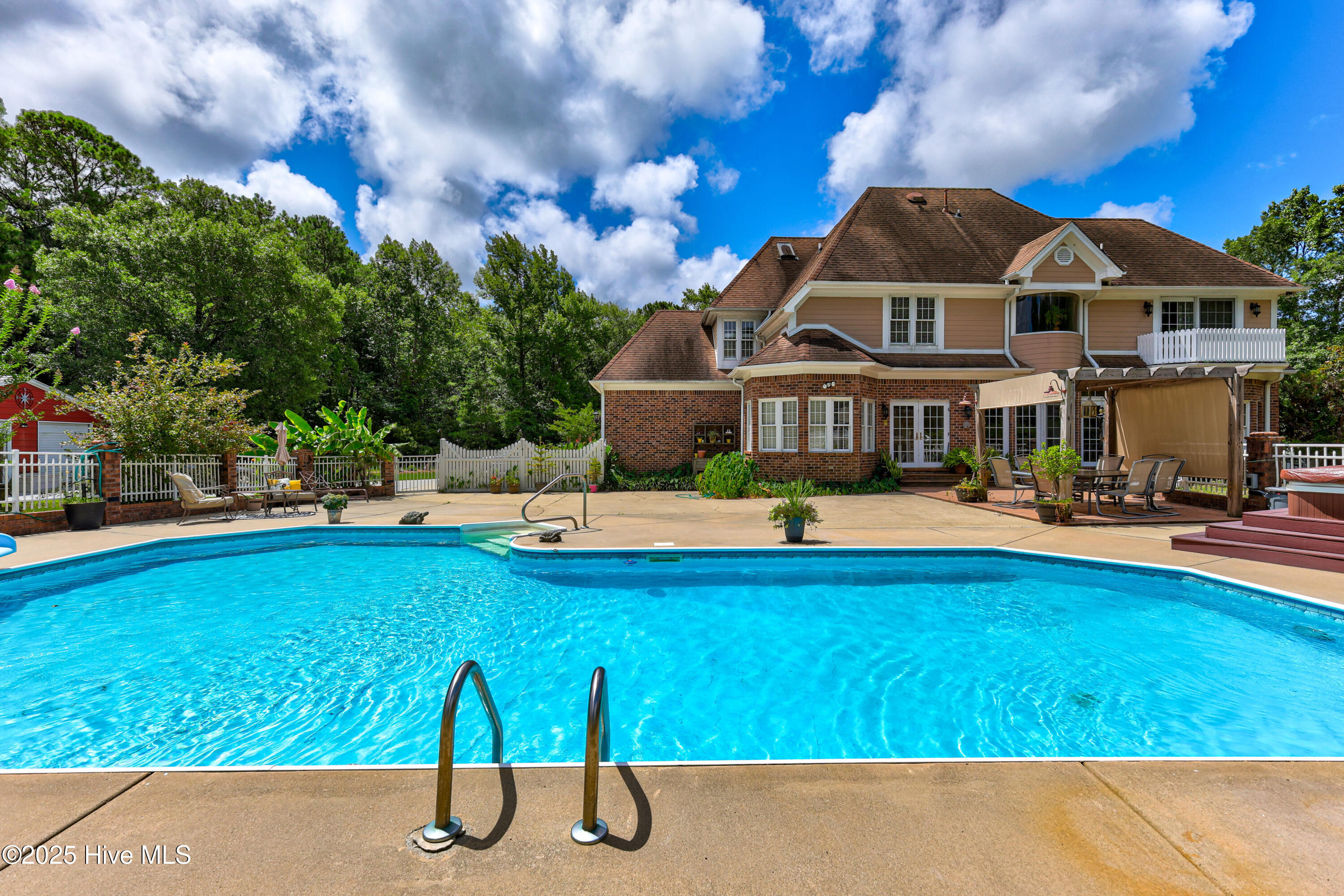 100562127 | Photo 59