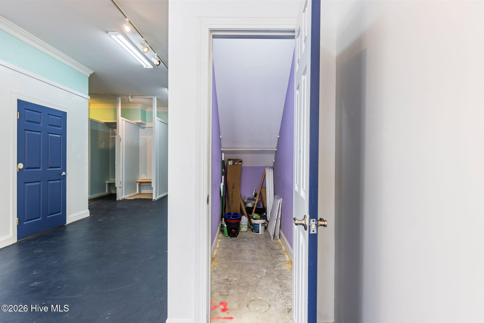 100550657 | Photo 16