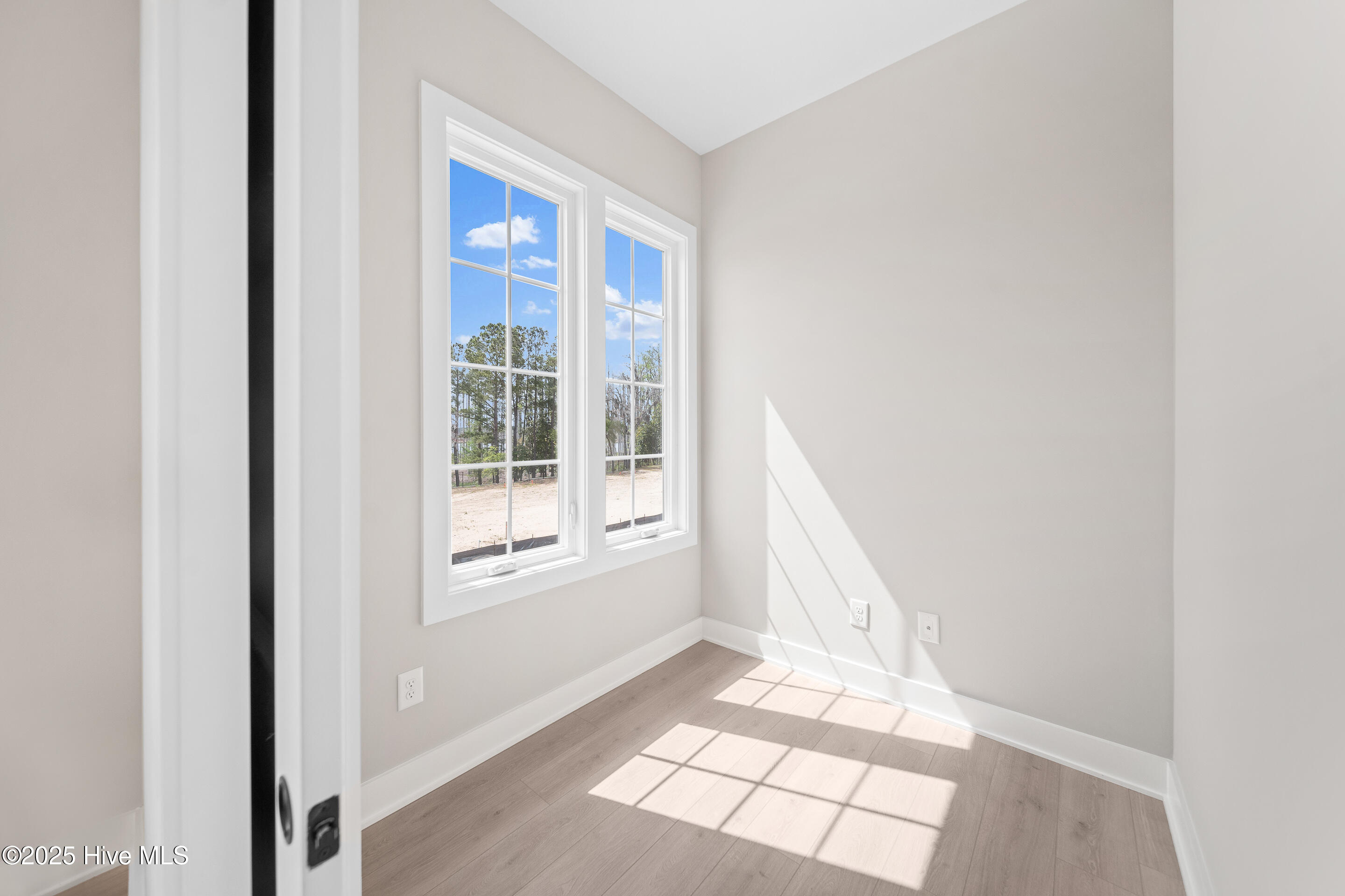 100508387 | Photo 17