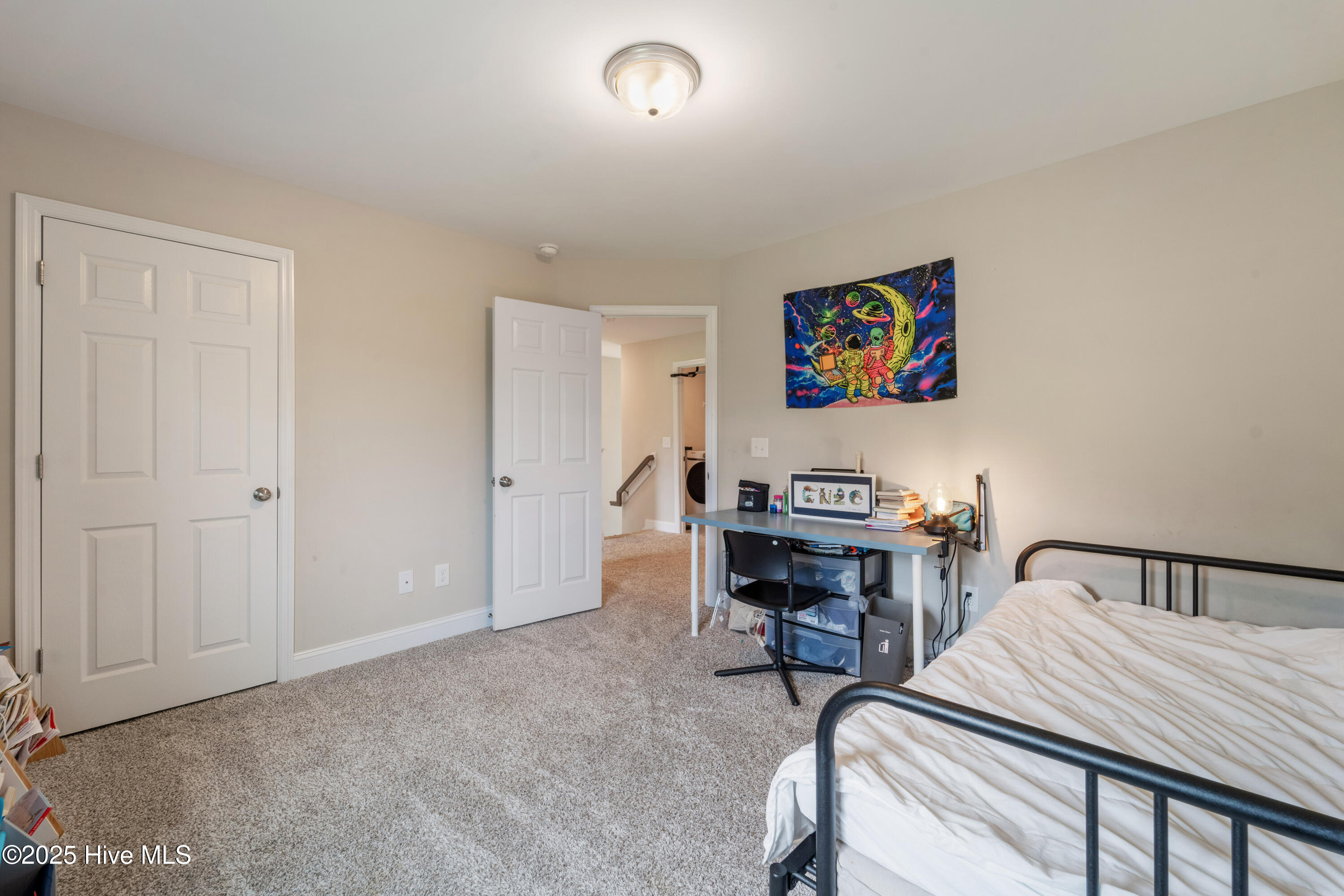 100533820 | Photo 16