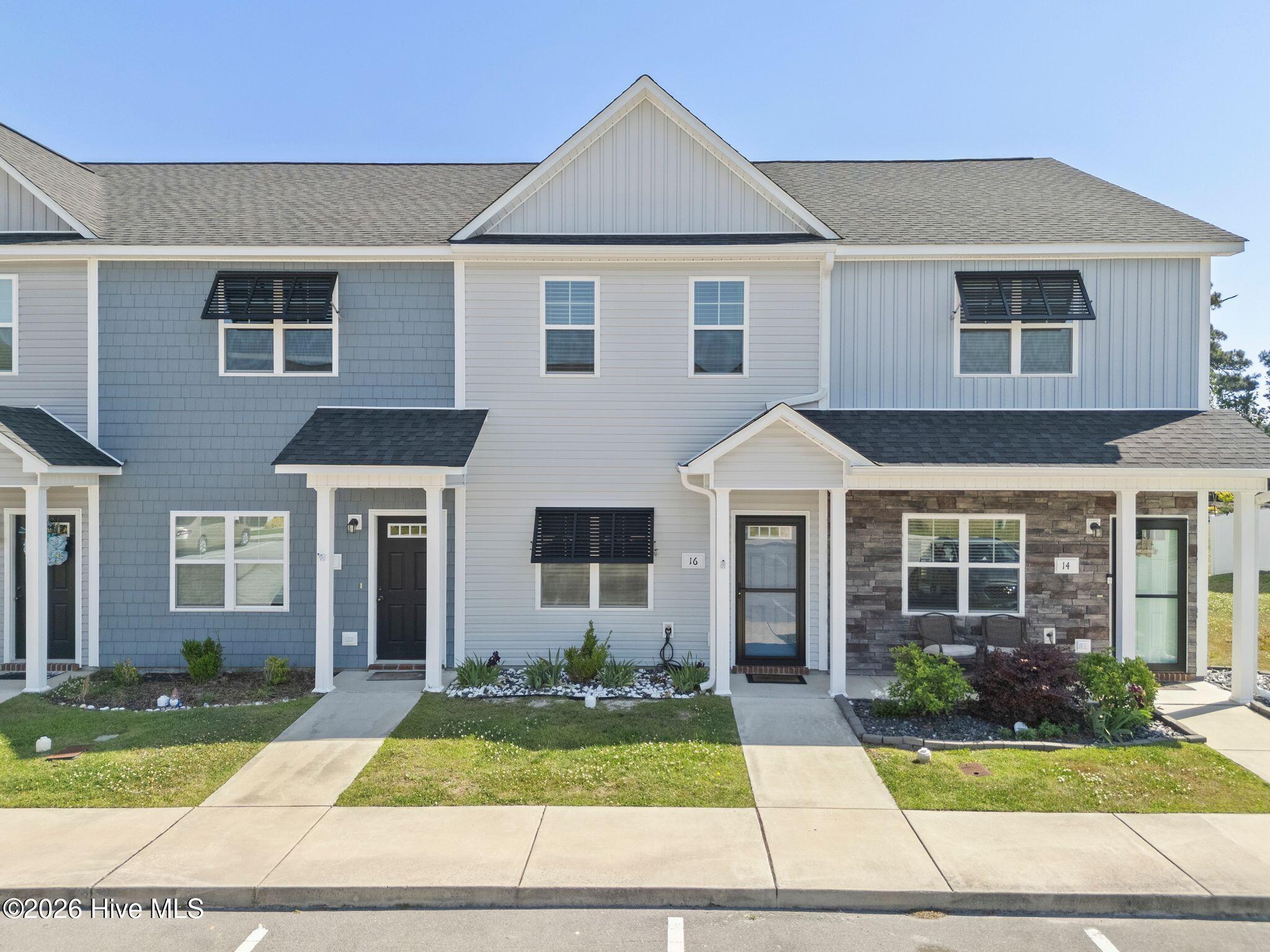 100569954 | Photo 38