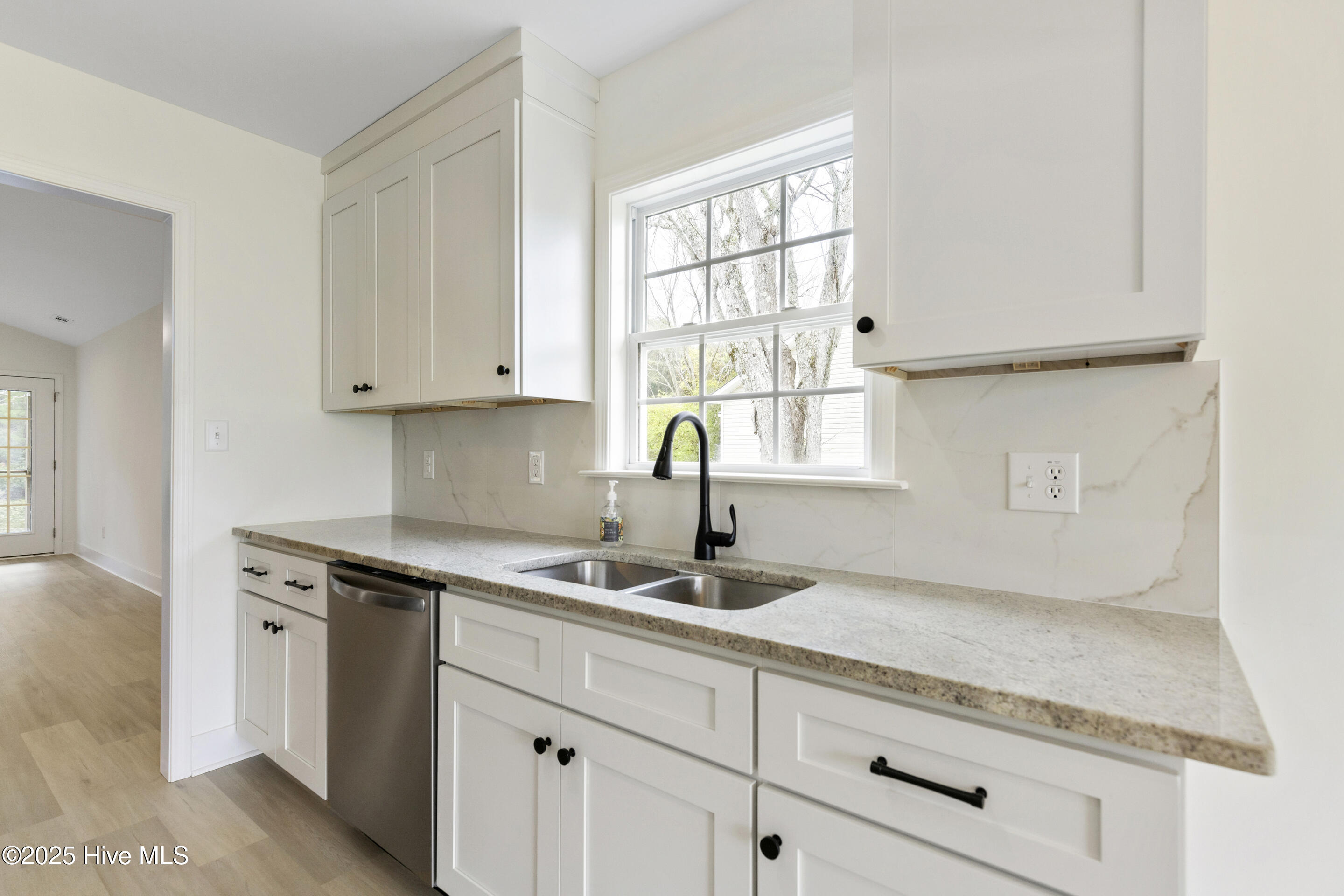 100548000 | Photo 12