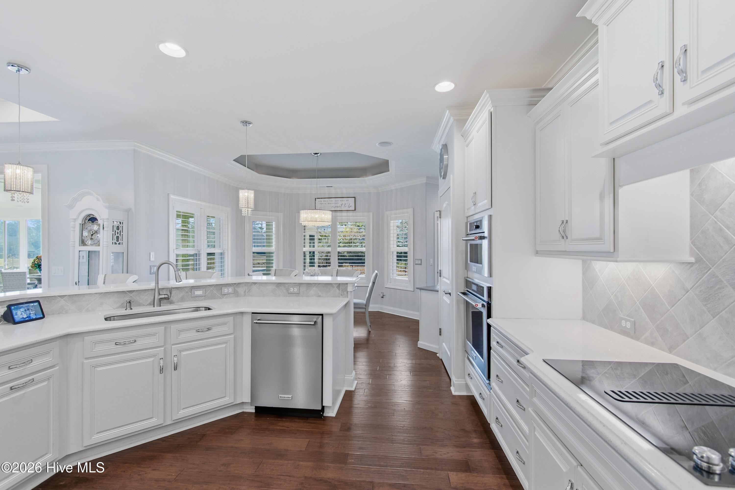 100548705 | Photo 31