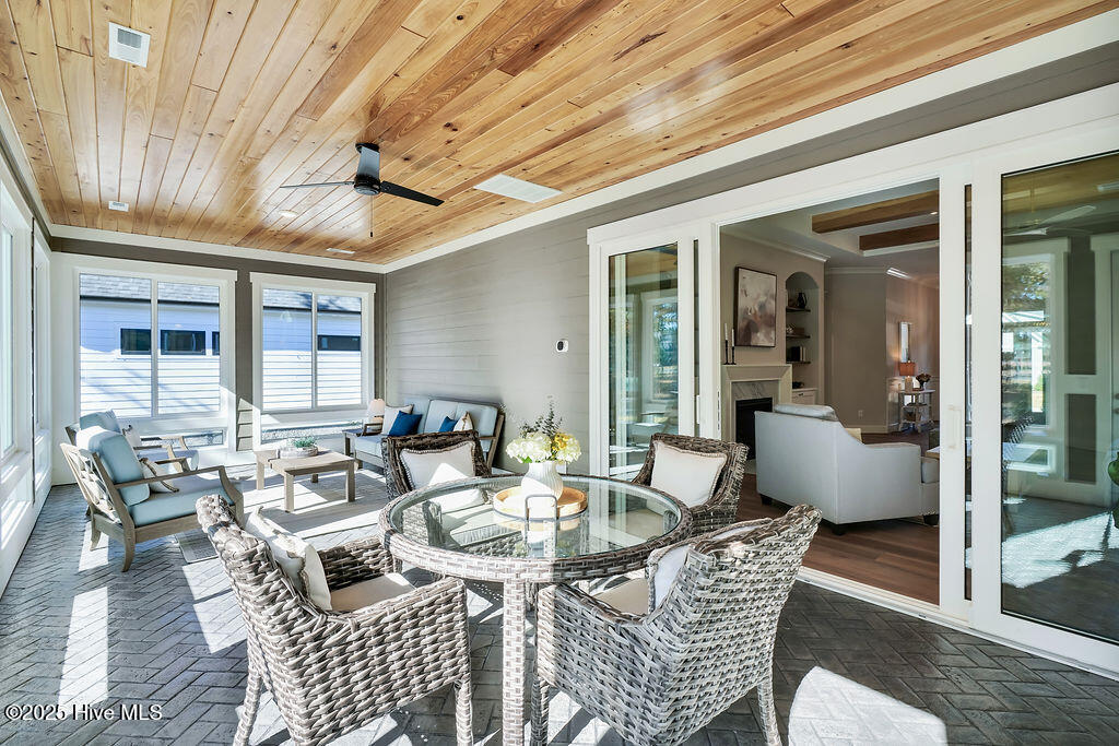 100529674 | Photo 68