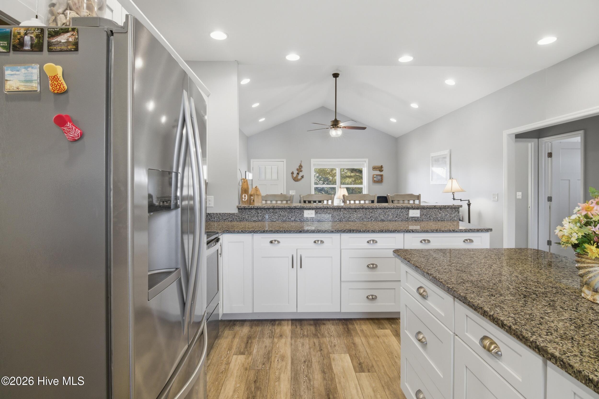 100552555 | Photo 14