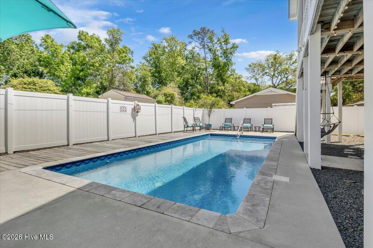 100569217 | Photo 36