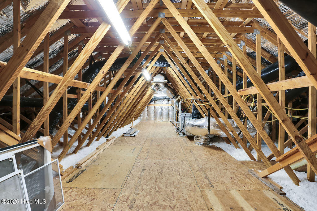 100548295 | Photo 47