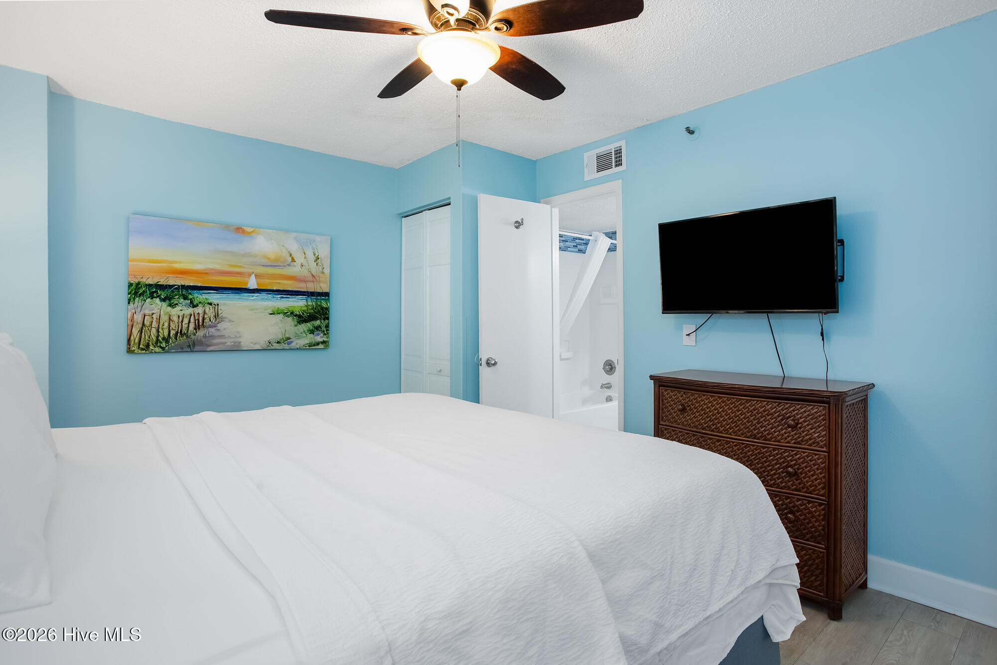 100567049 | Photo 12