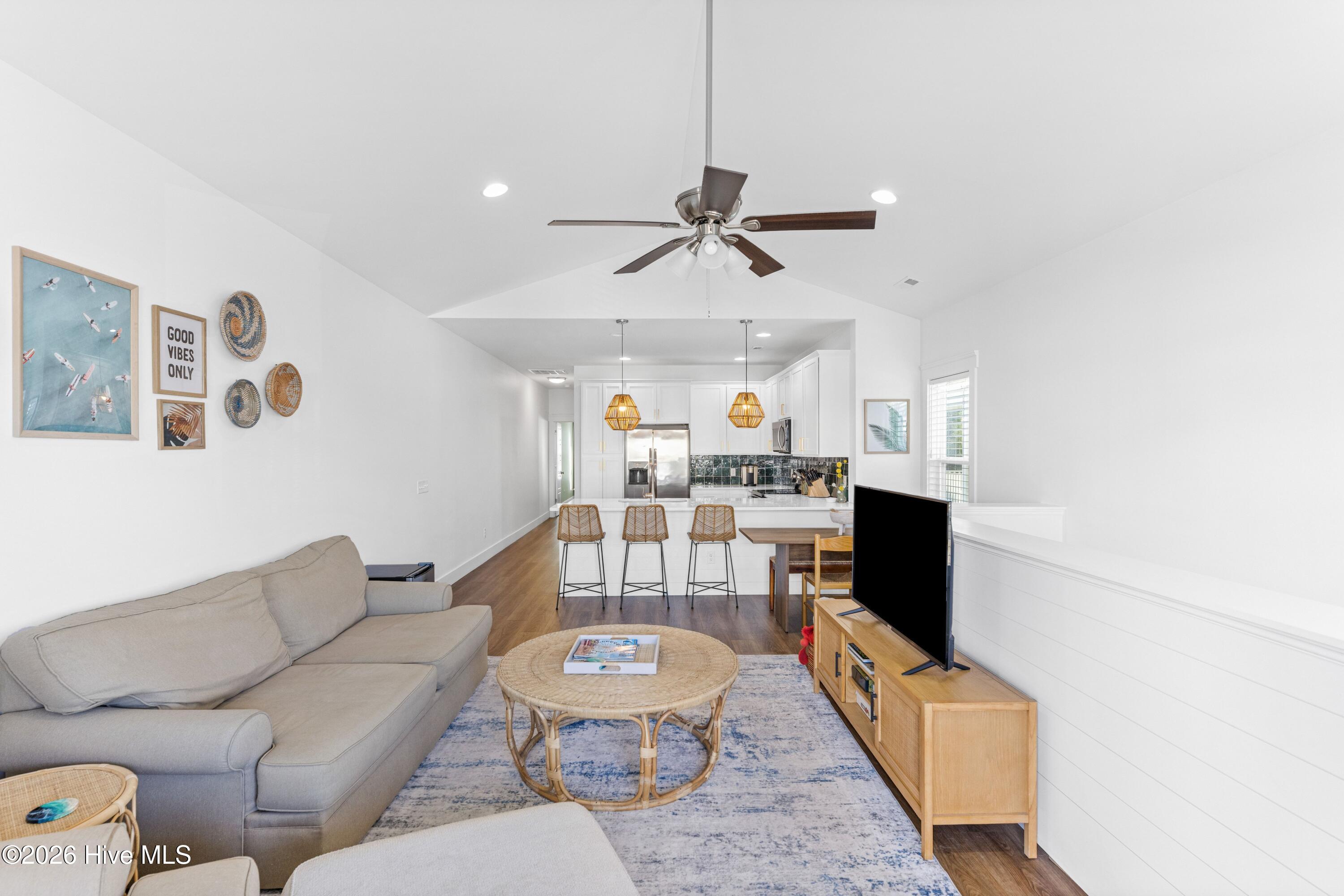 100551321 | Photo 11