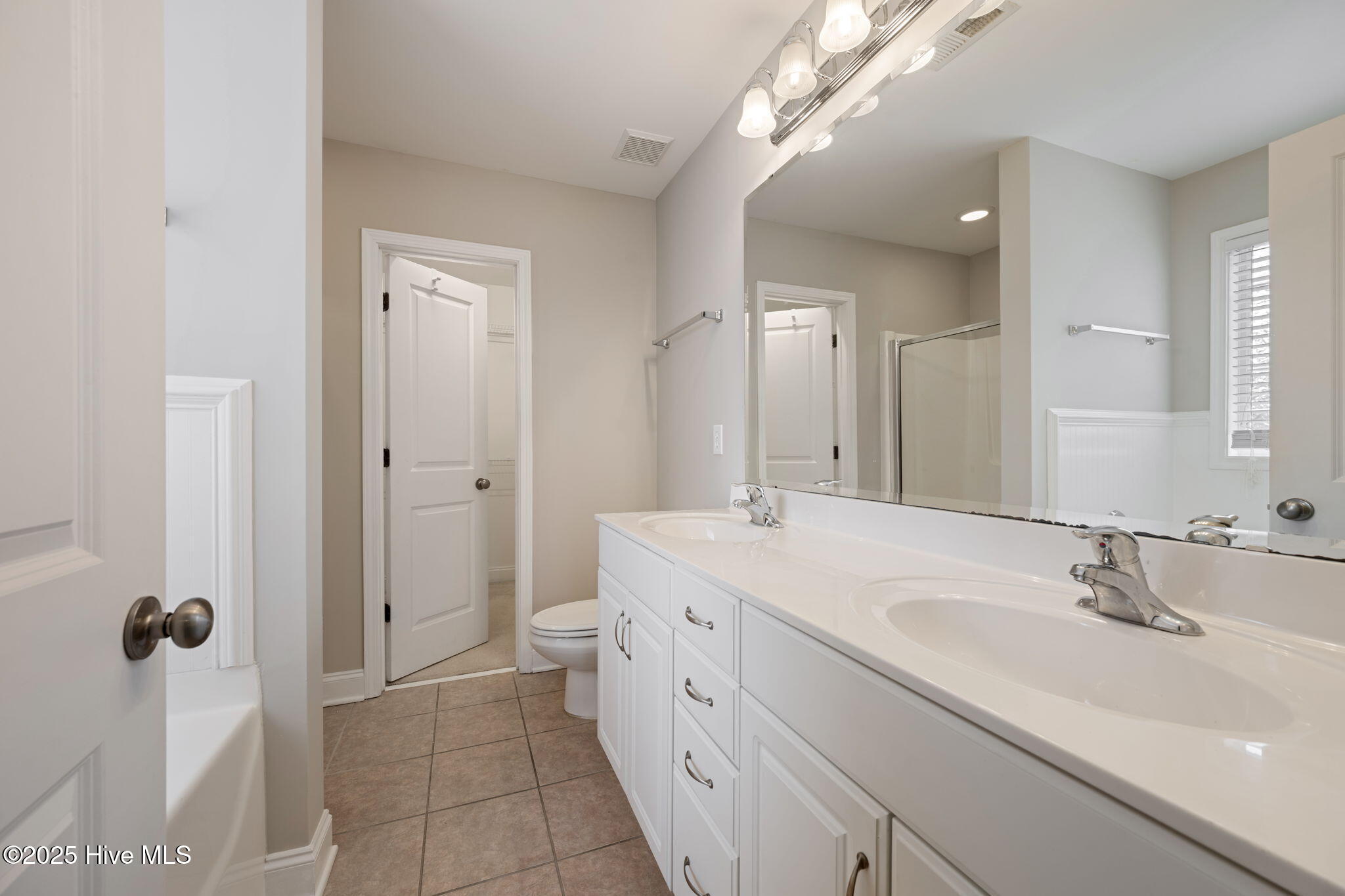 100525052 | Photo 19