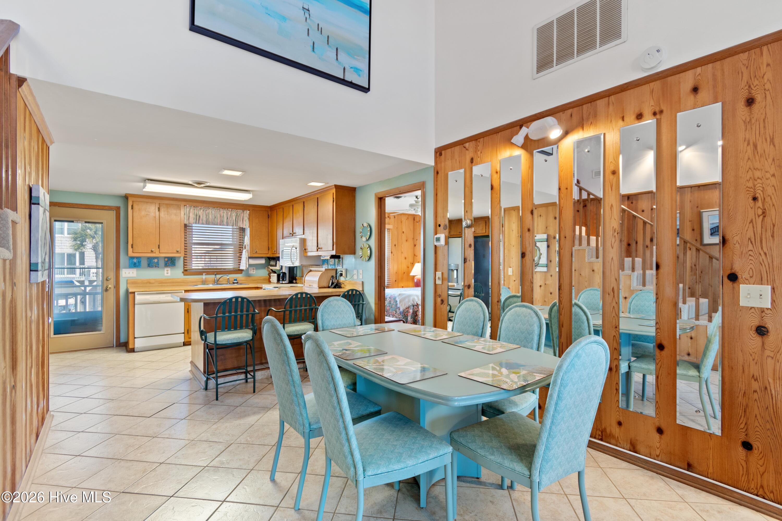 100553939 | Photo 16