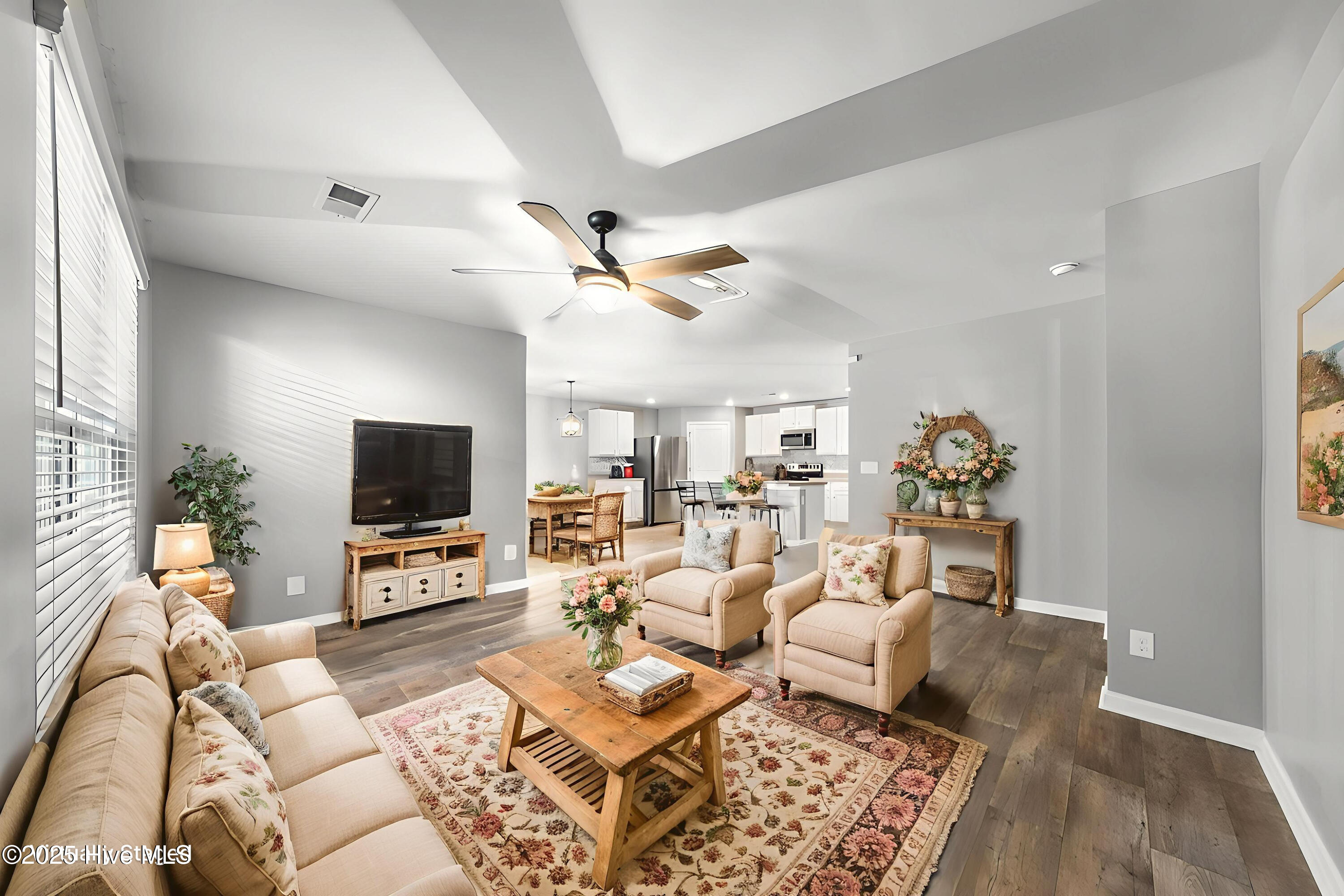 100538063 | Photo 39