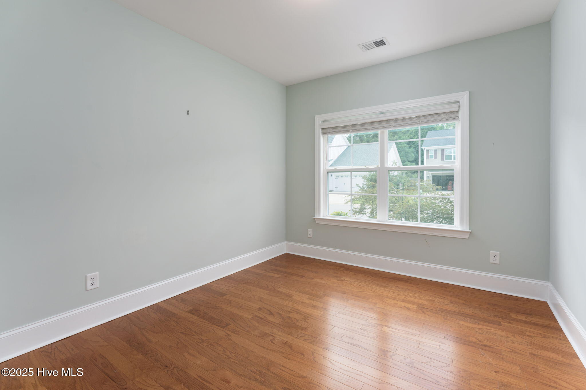 100530499 | Photo 19