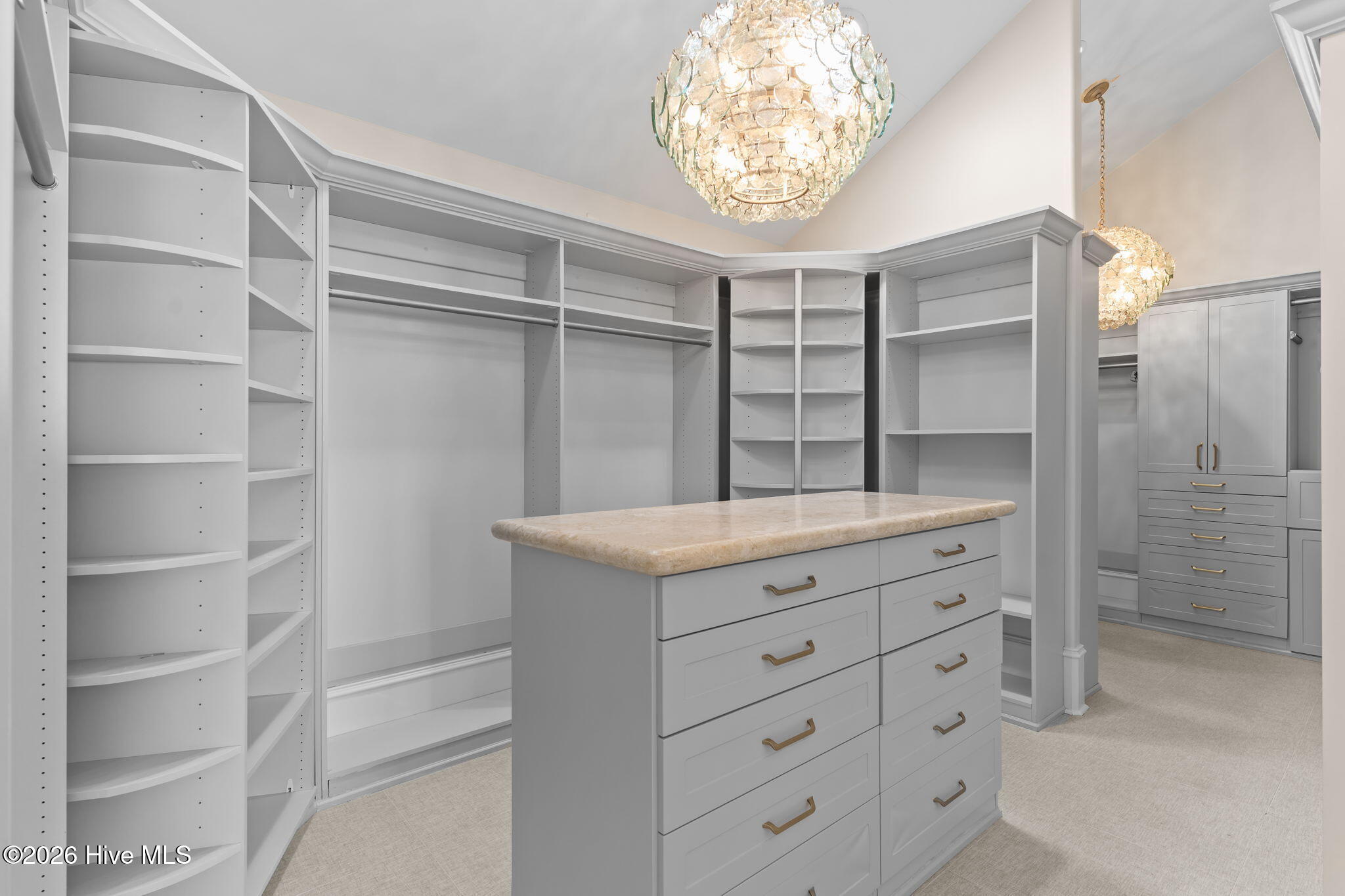 100552689 | Photo 64