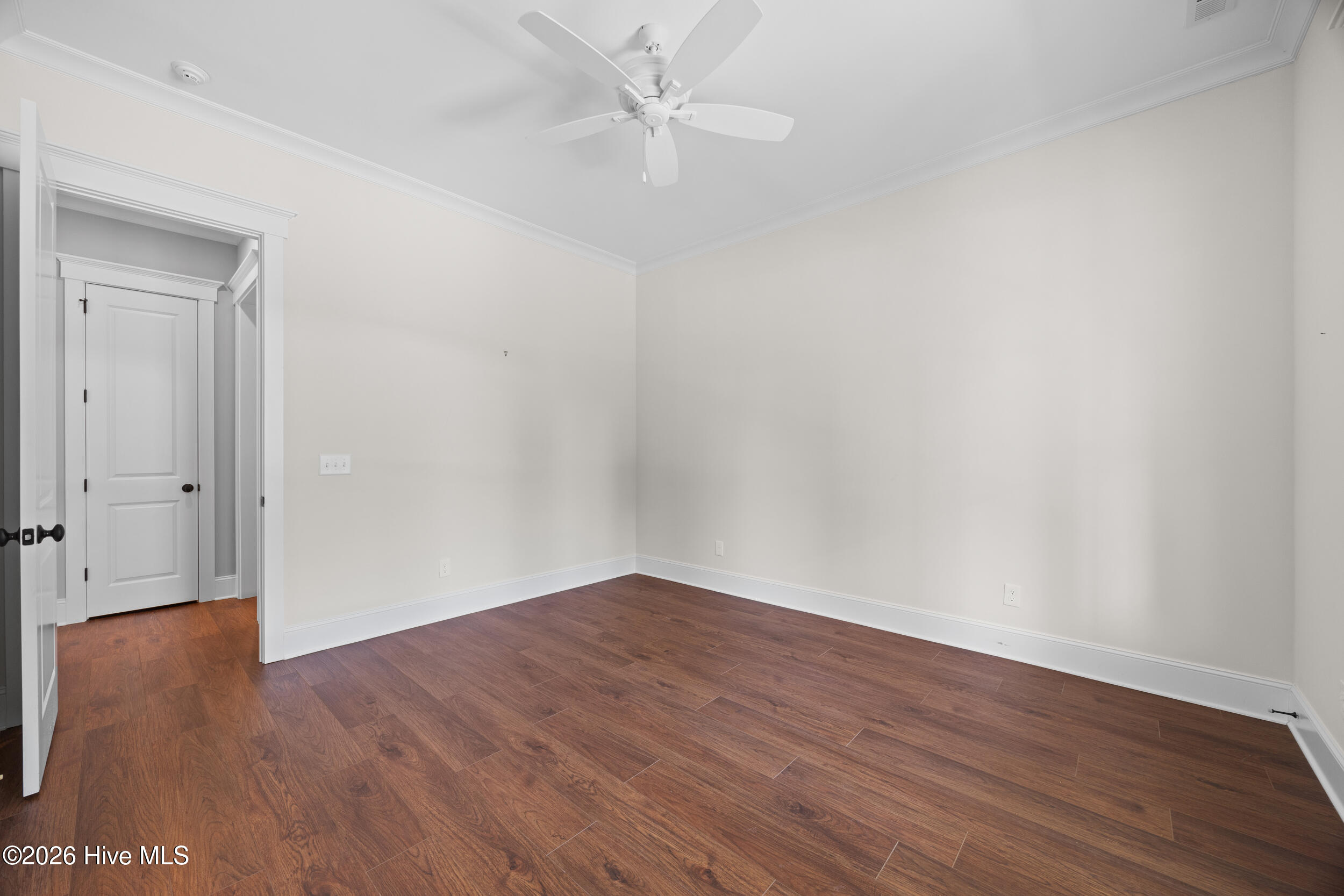 100569354 | Photo 28