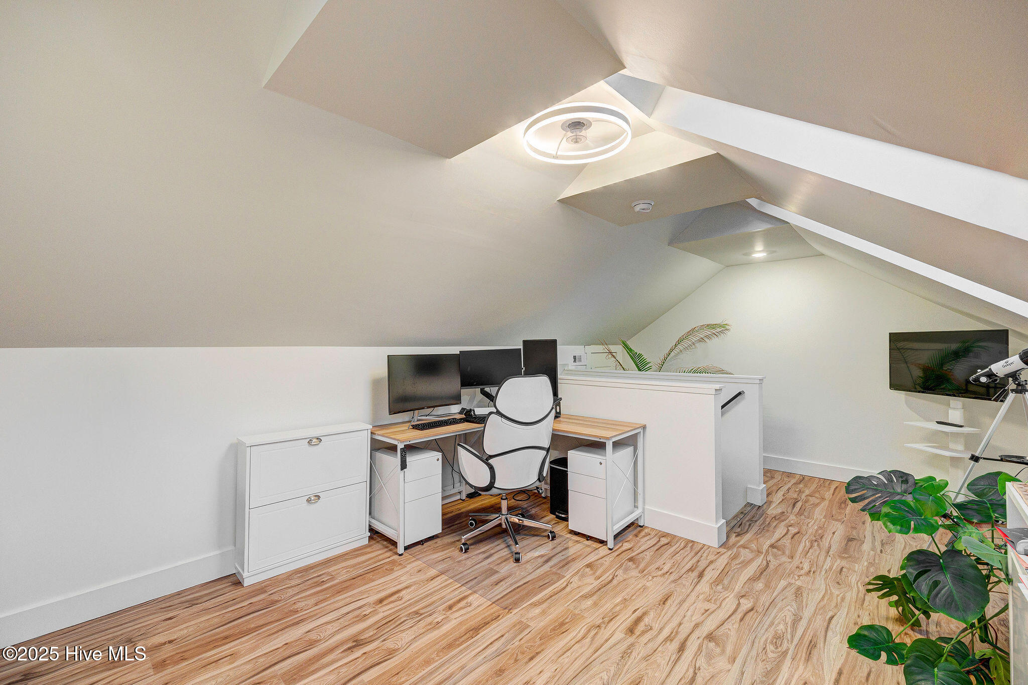 100534059 | Photo 33