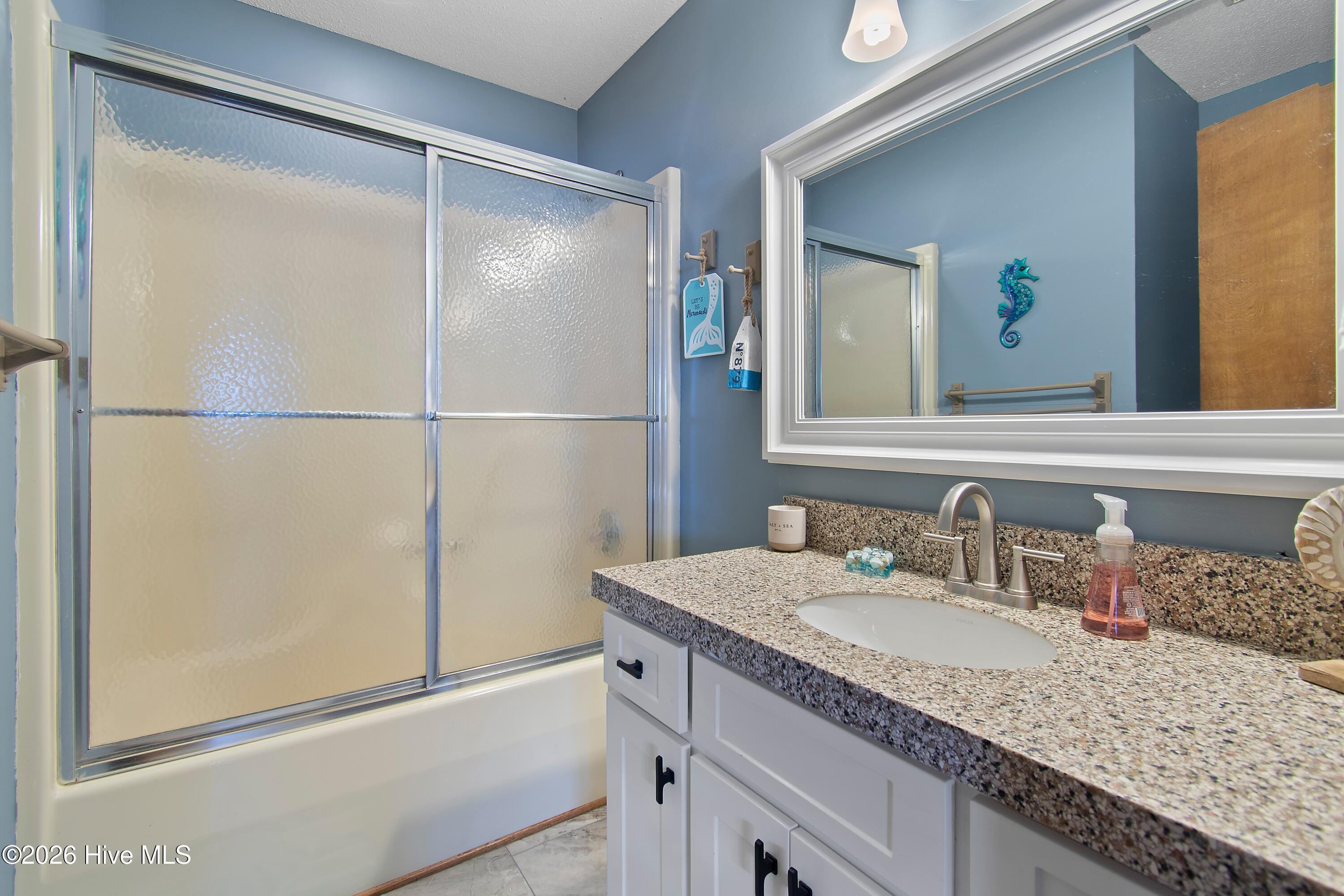 100561572 | Photo 27