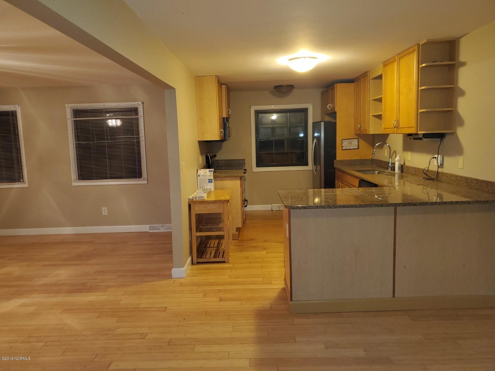 100527470 | Photo 13