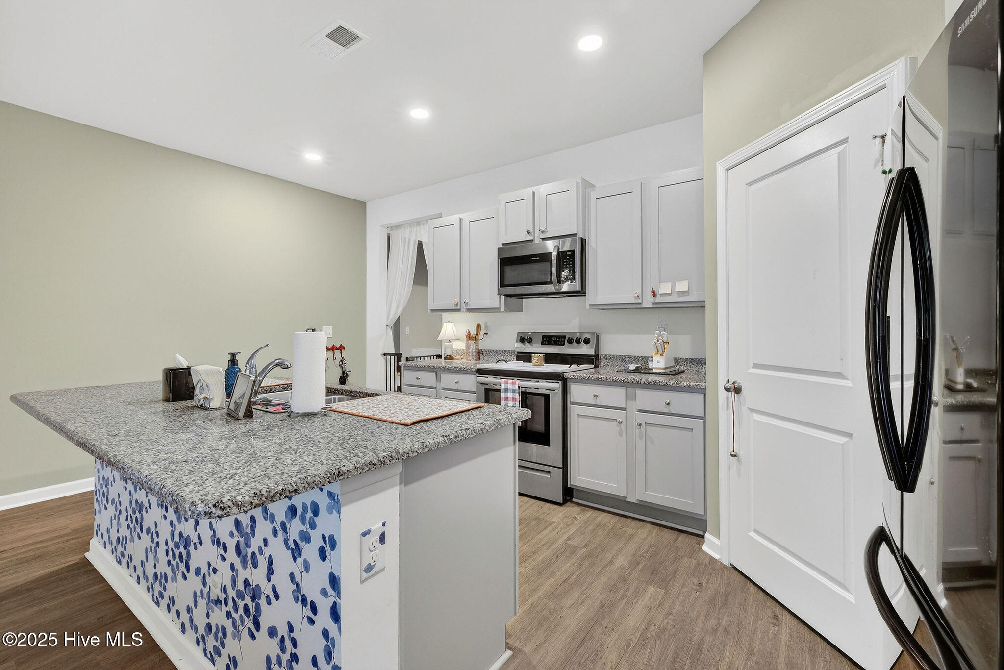 100543614 | Photo 12