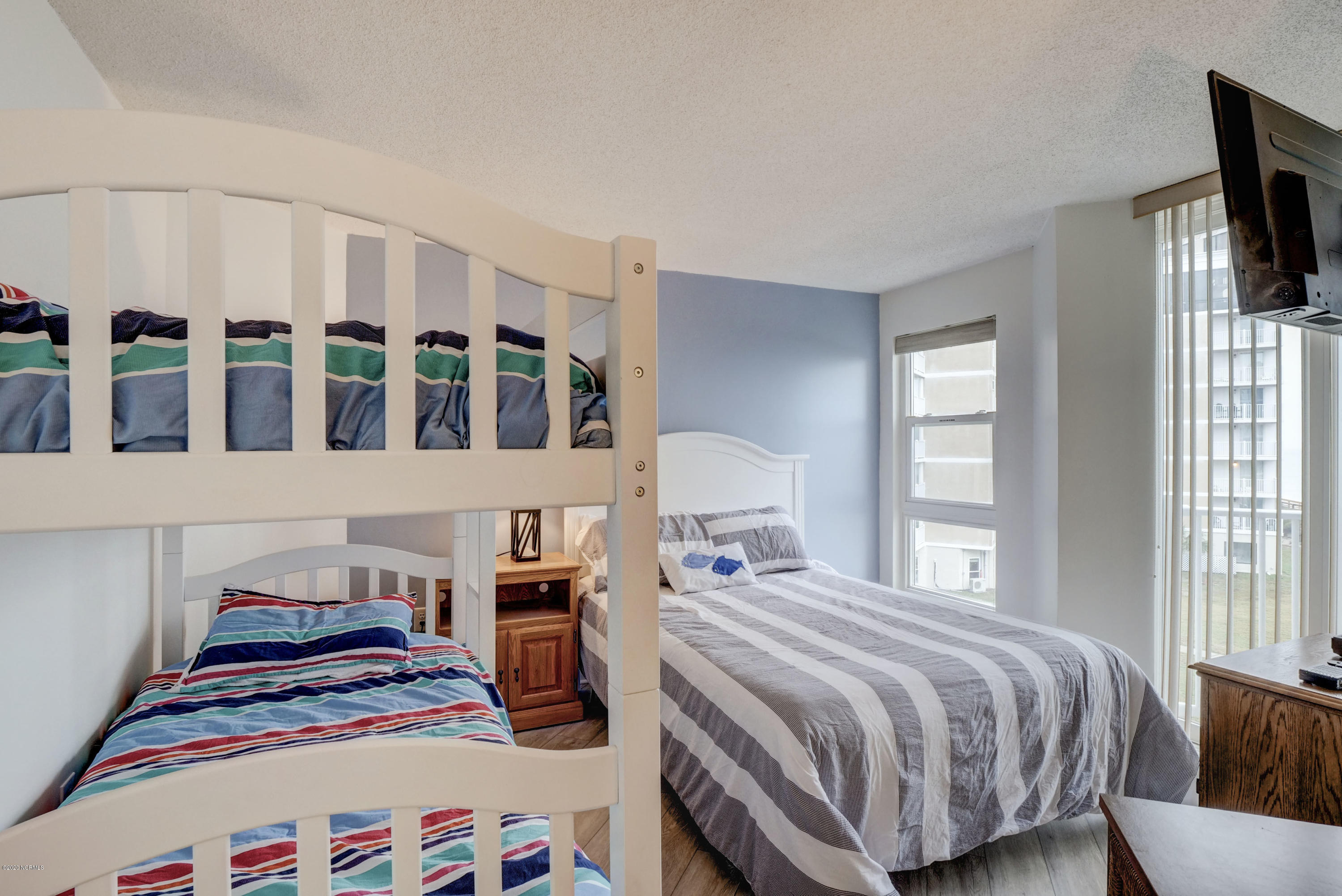 100527607 | Photo 18