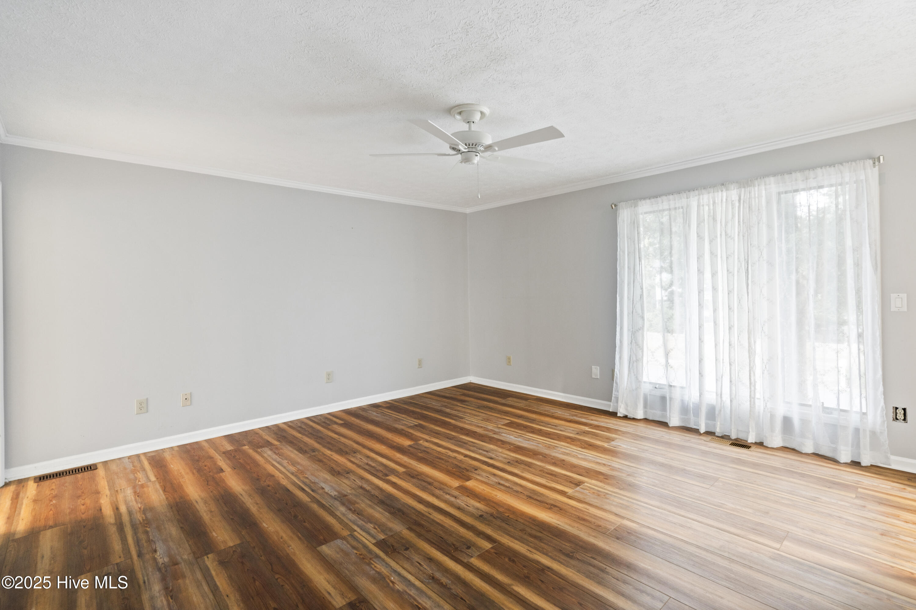 100540990 | Photo 36