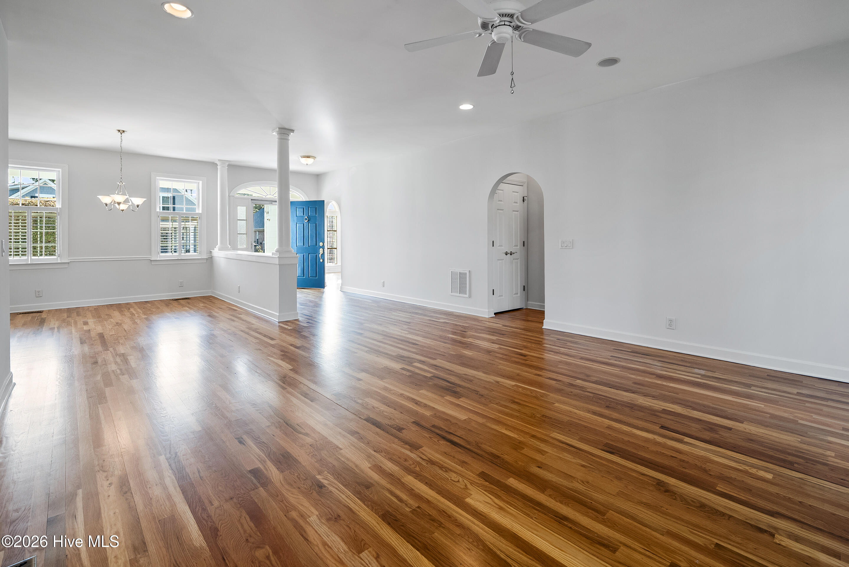 100558989 | Photo 10