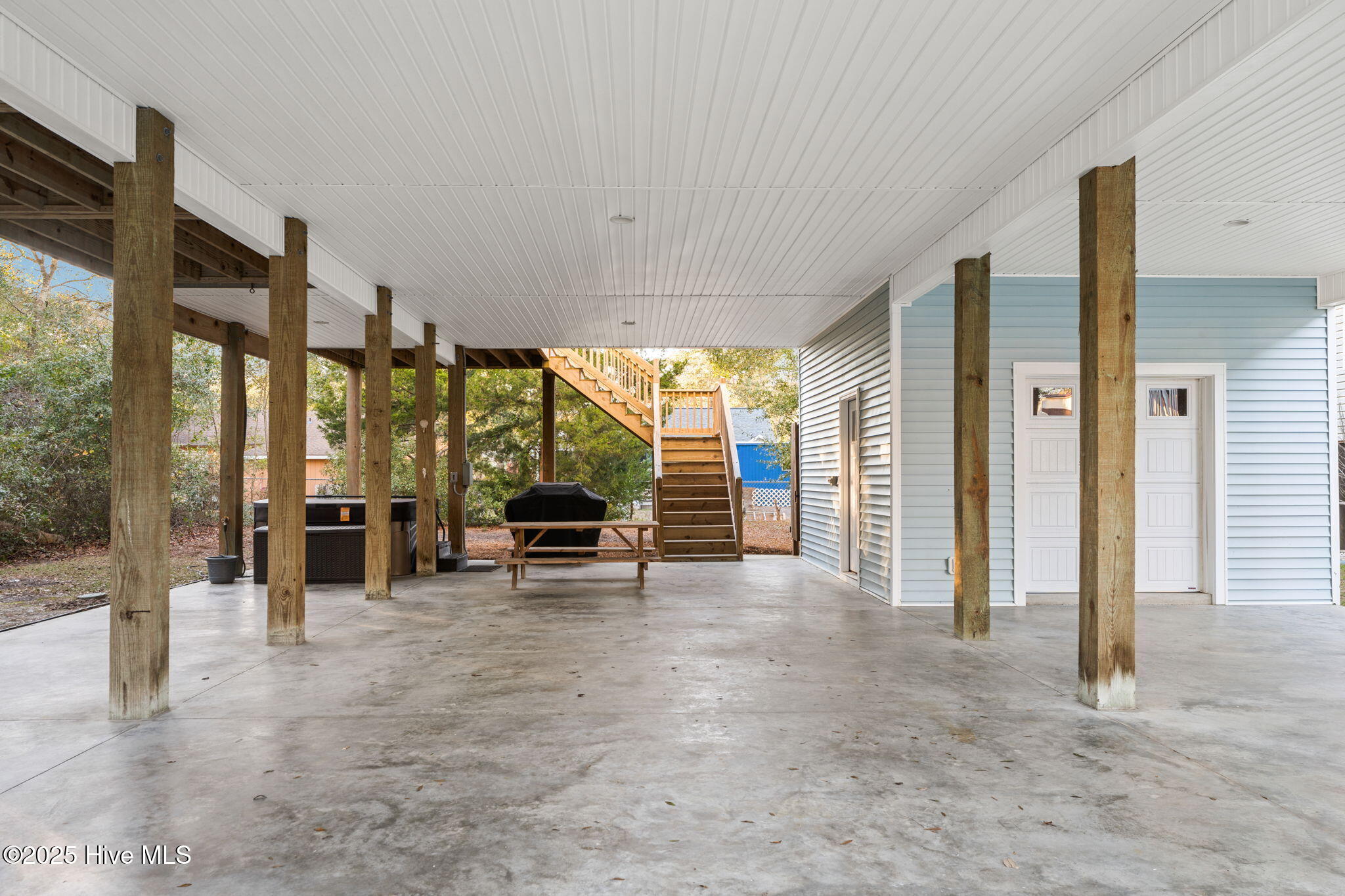 100545093 | Photo 67