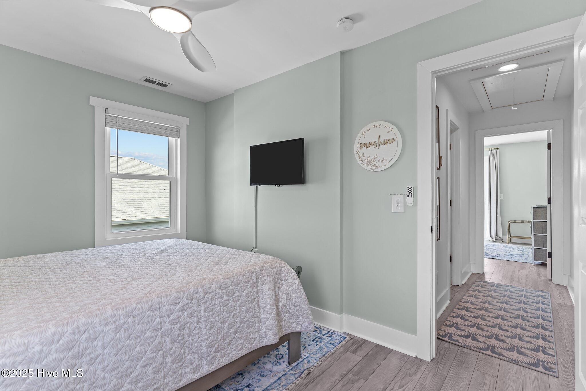 100526699 | Photo 25