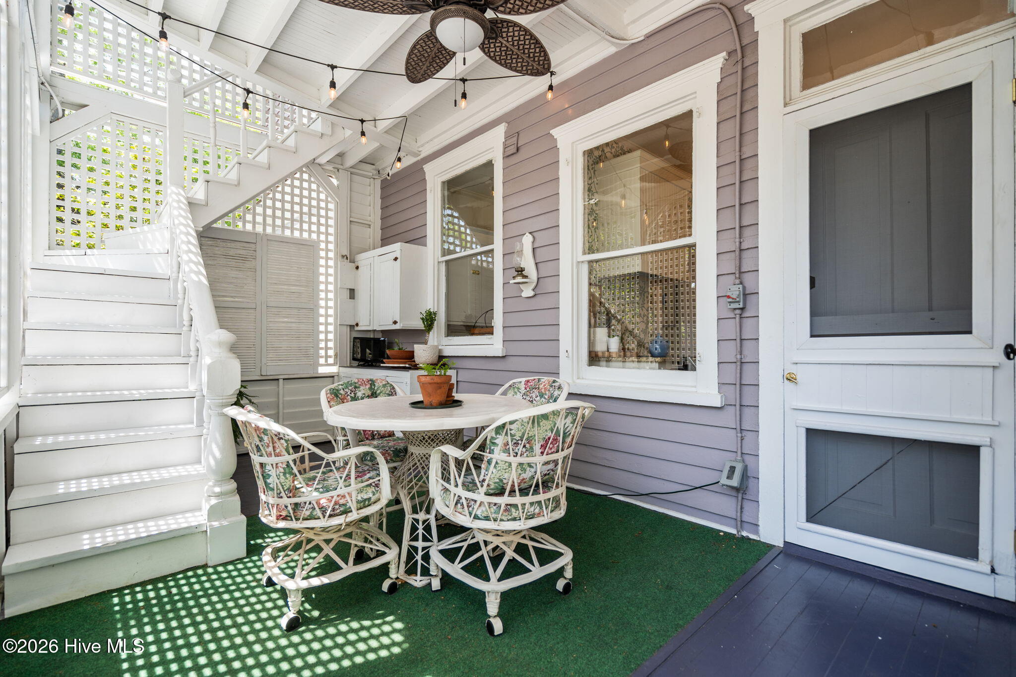 100566277 | Photo 34