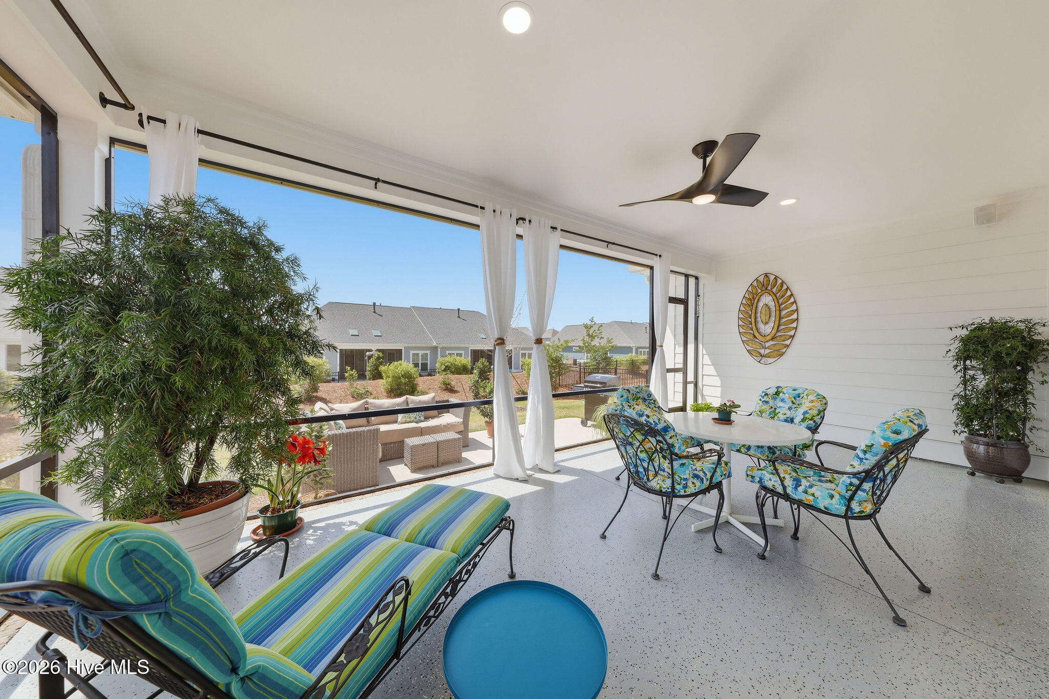 100568538 | Photo 23