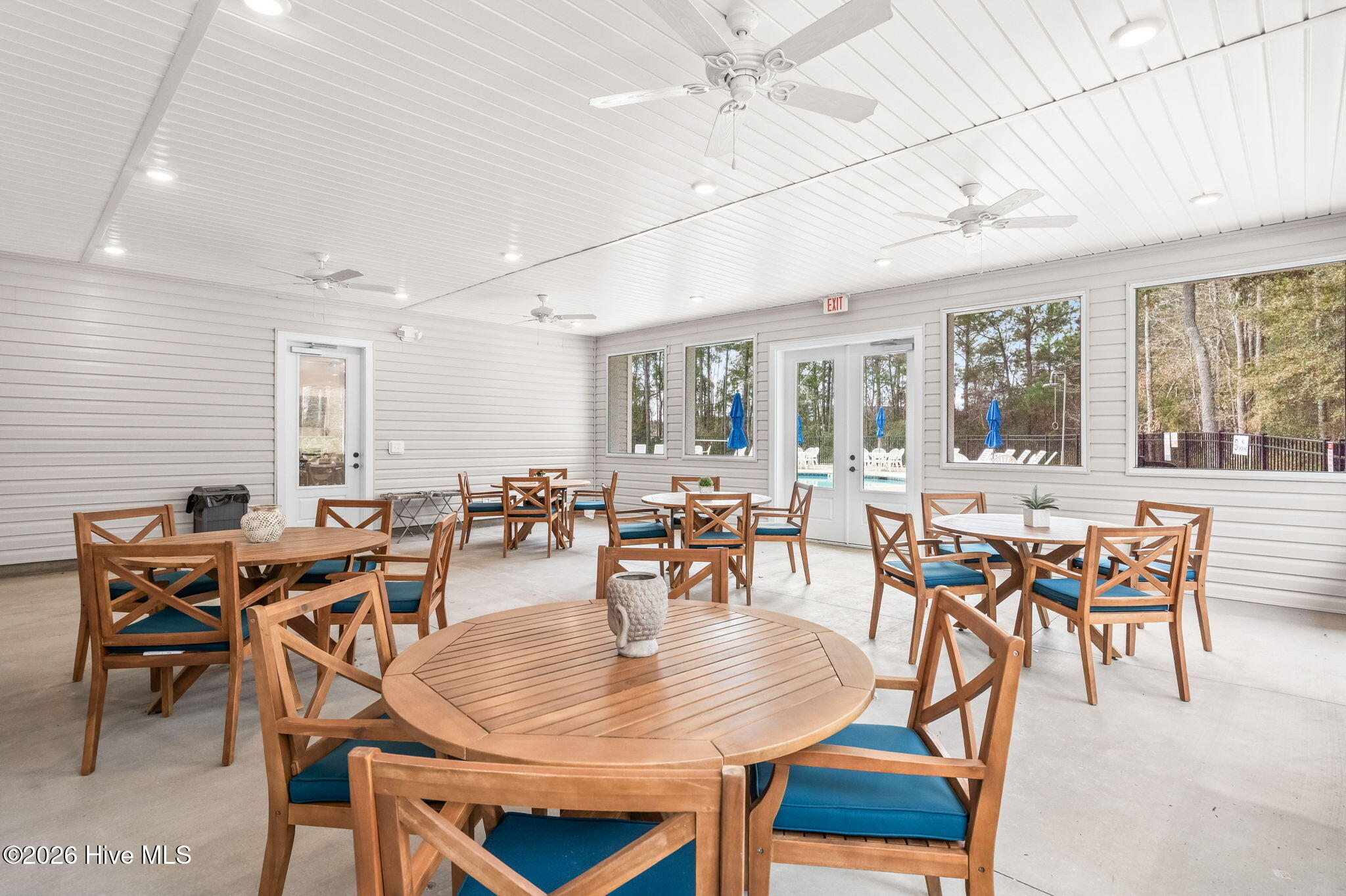 100557822 | Photo 43