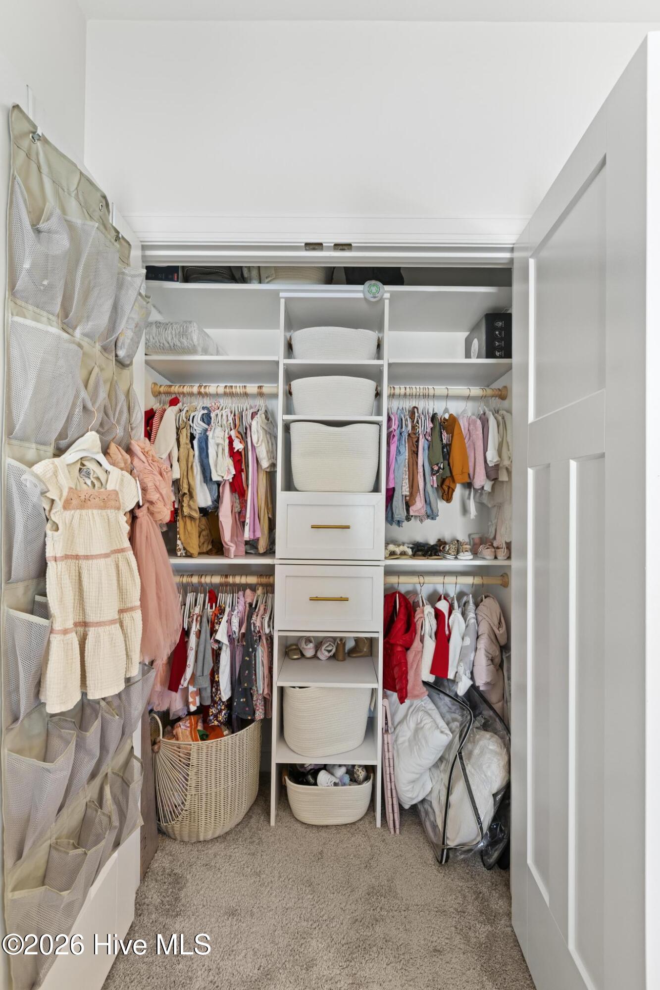 100549977 | Photo 36