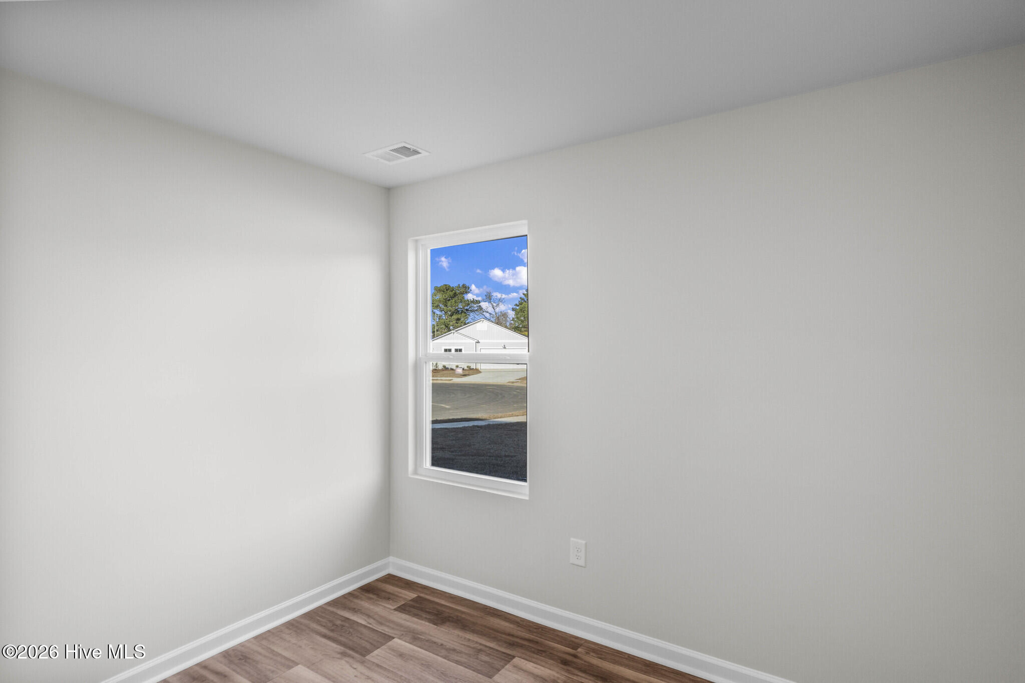 100568587 | Photo 17