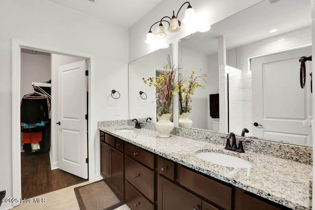 100546286 | Photo 22