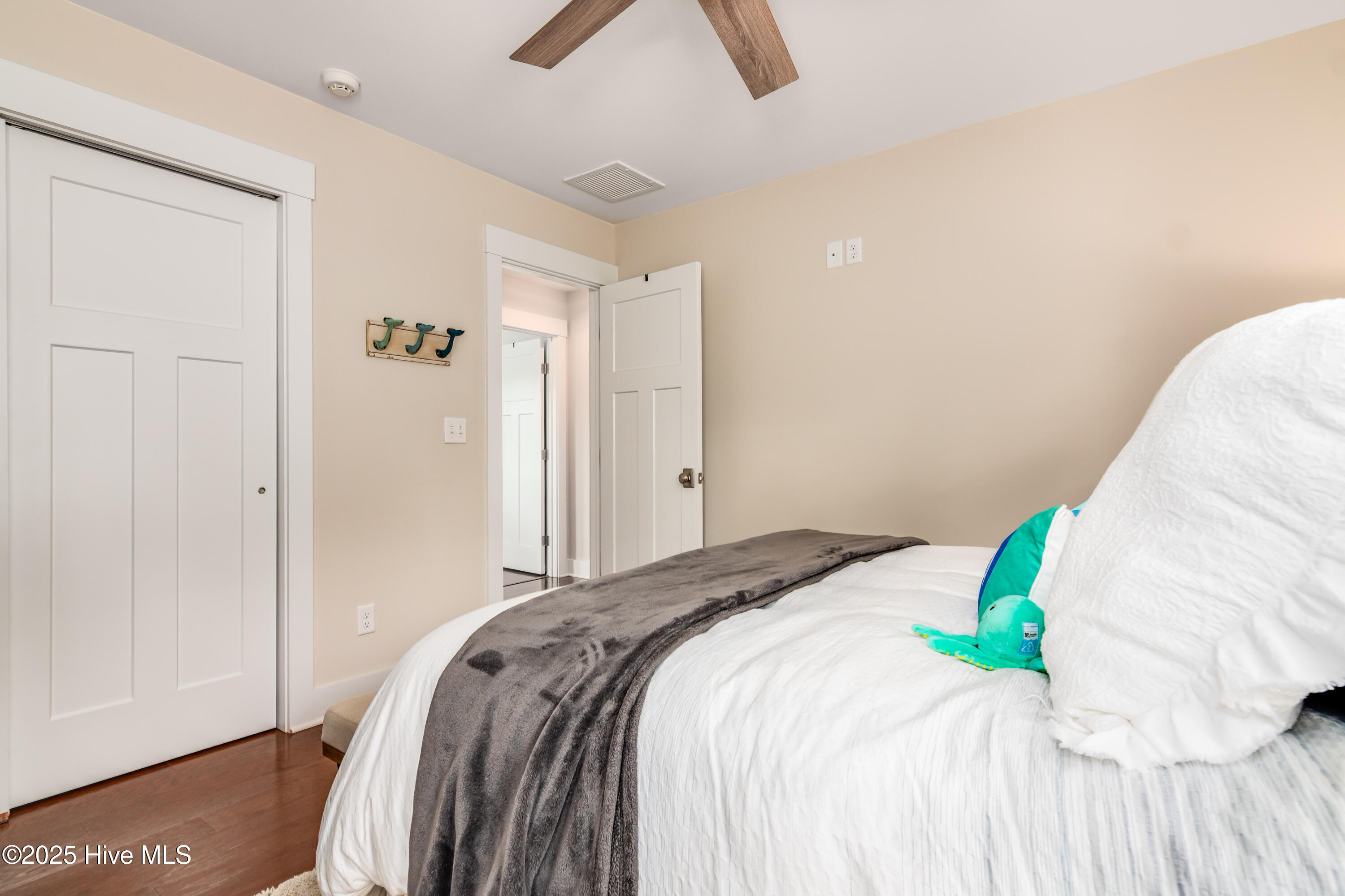 100501018 | Photo 36