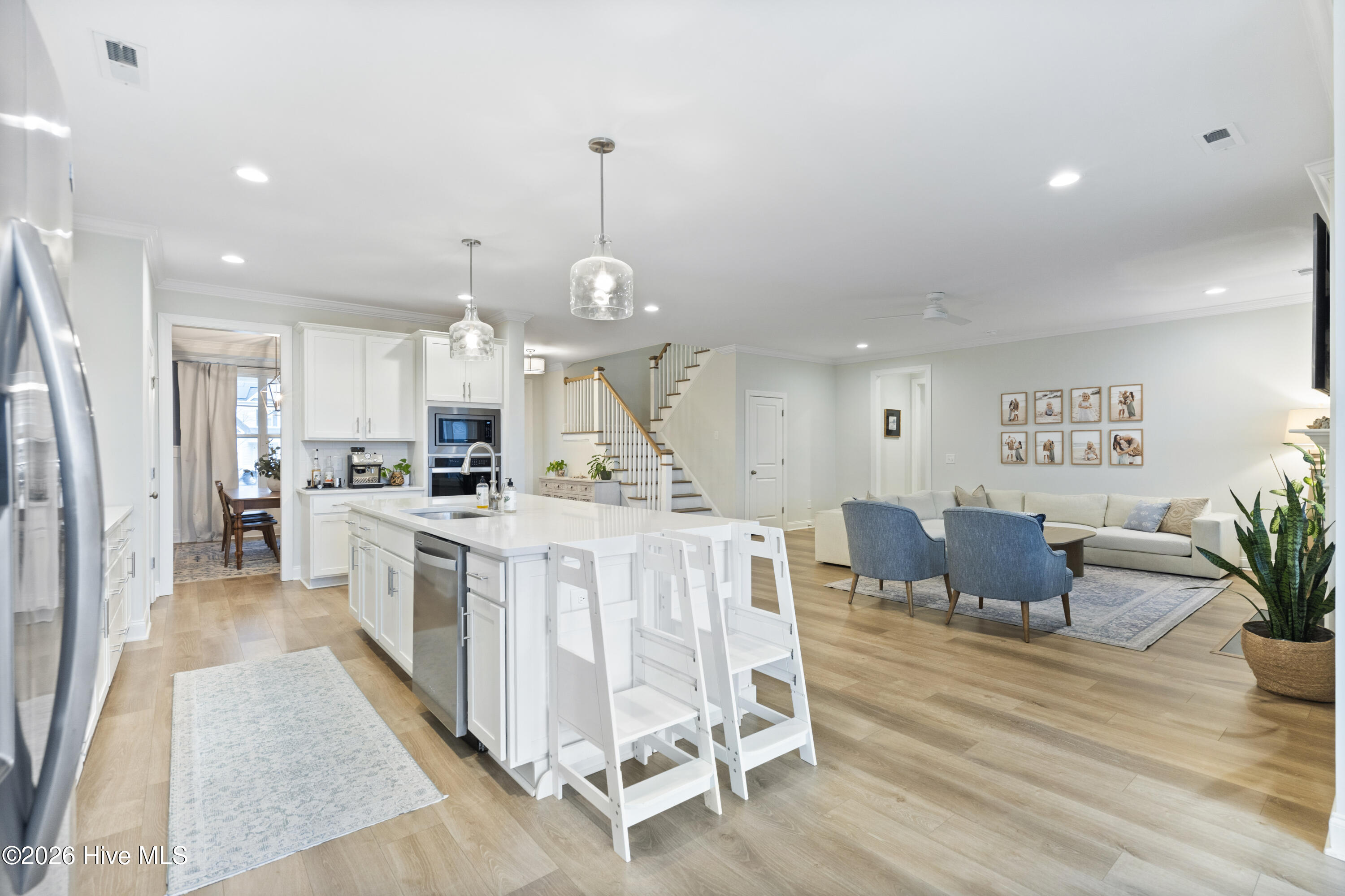 100549659 | Photo 25