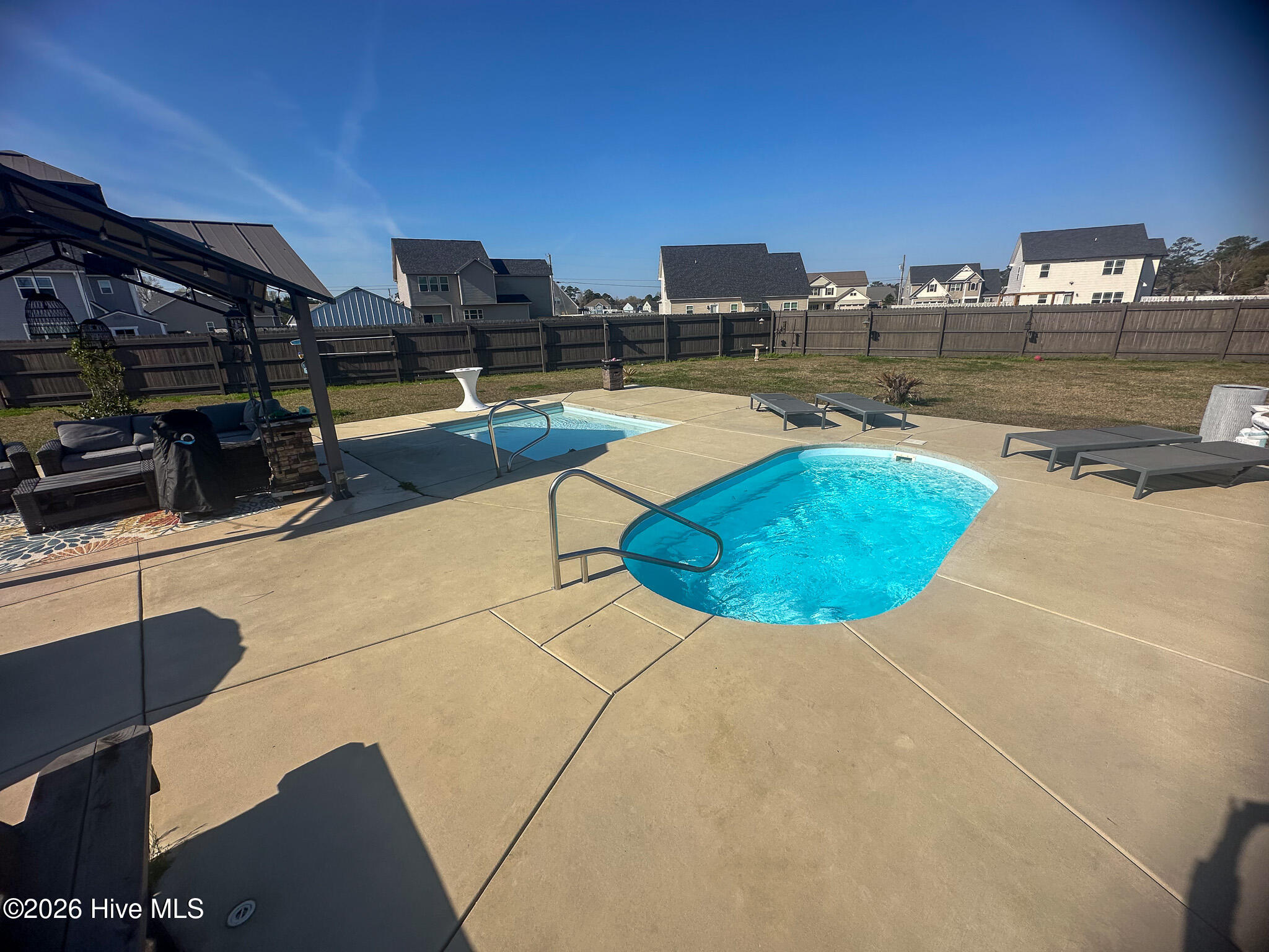 100568057 | Photo 22