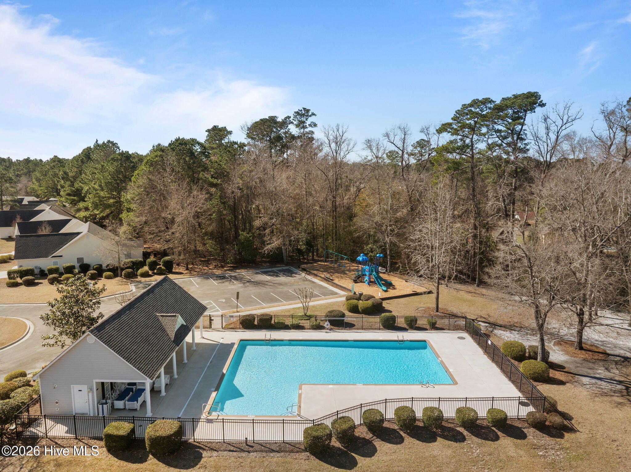 100548714 | Photo 43