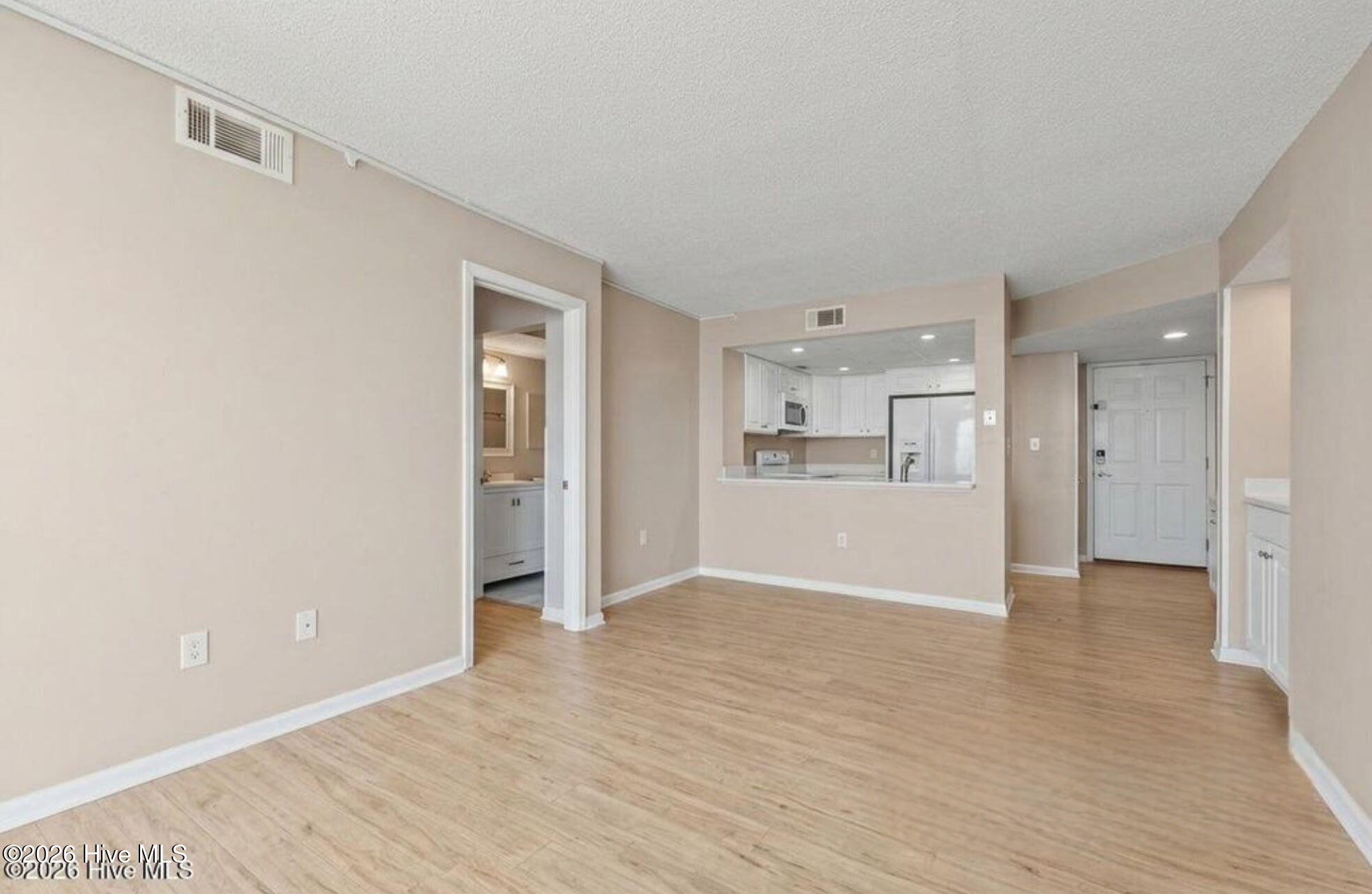 100528908 | Photo 22