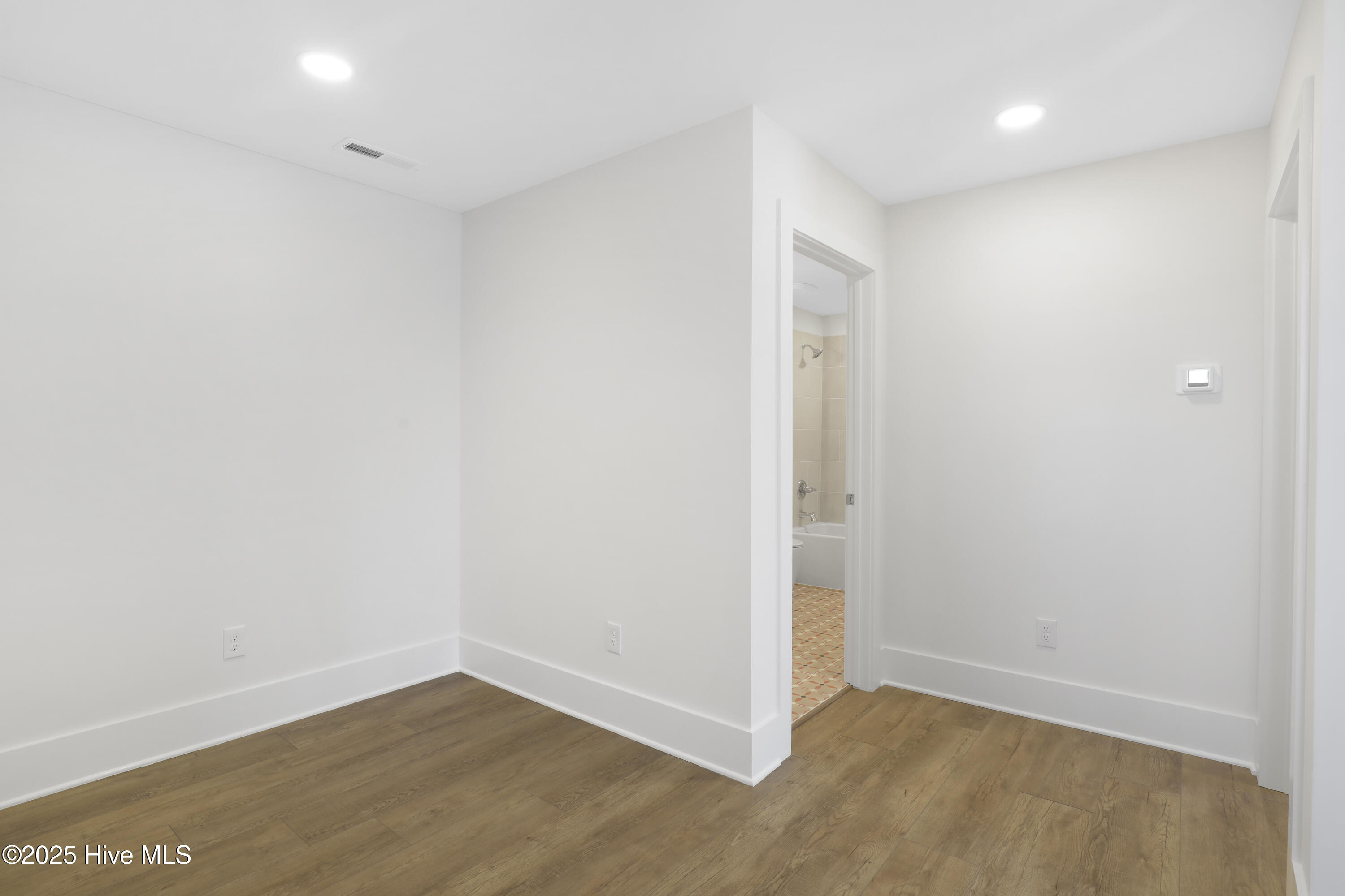 100556195 | Photo 13