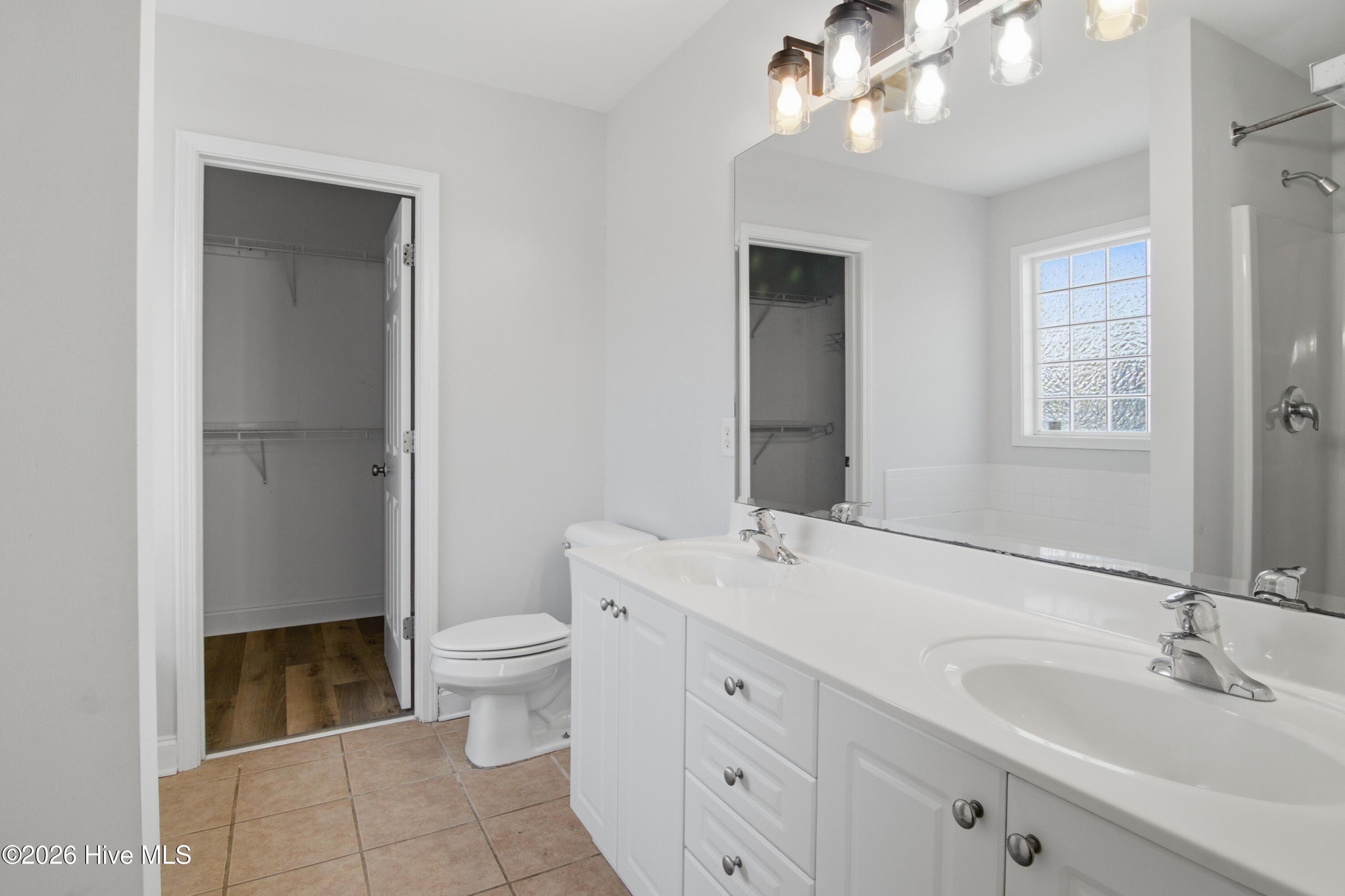 100549950 | Photo 15