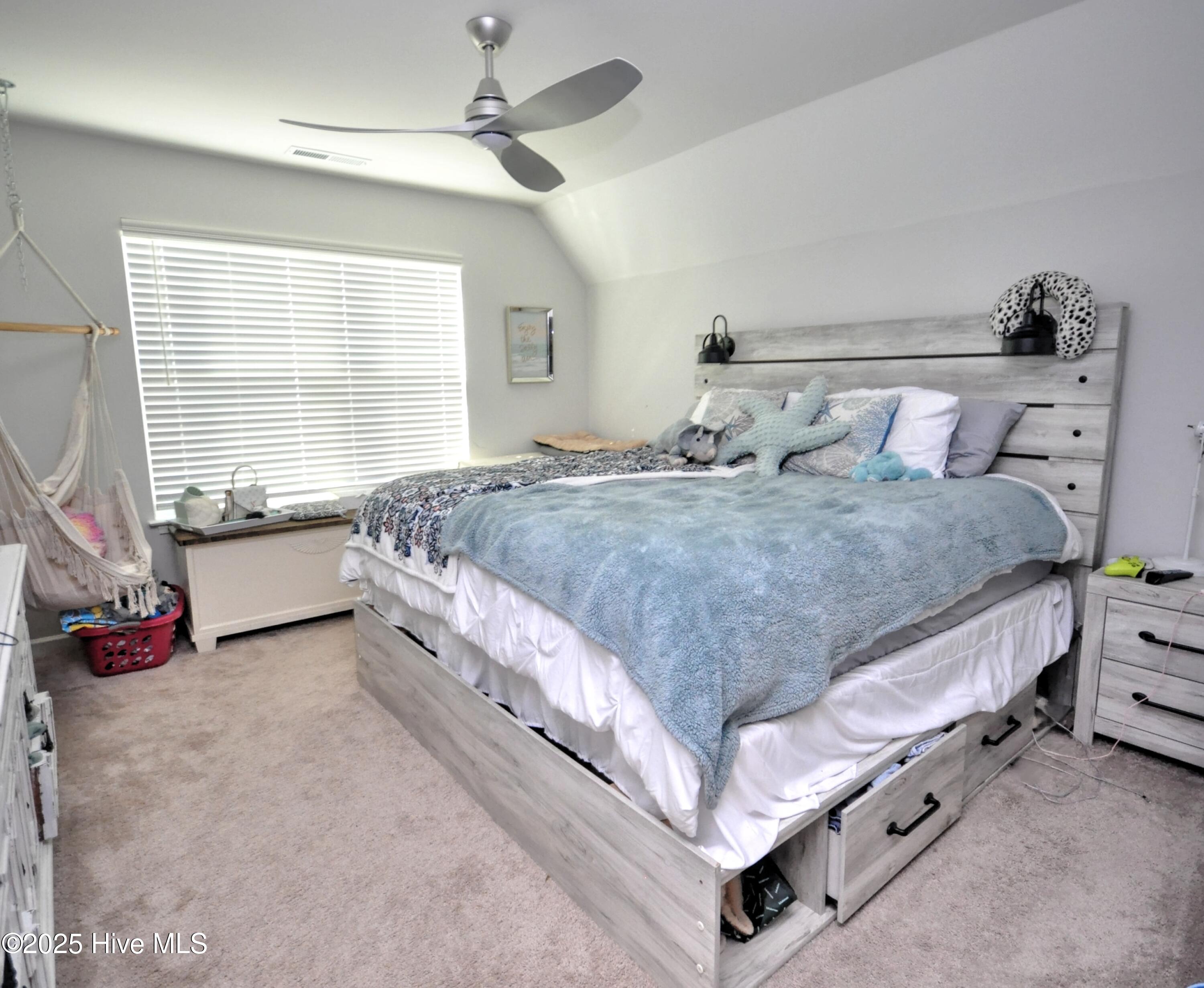 100541962 | Photo 30