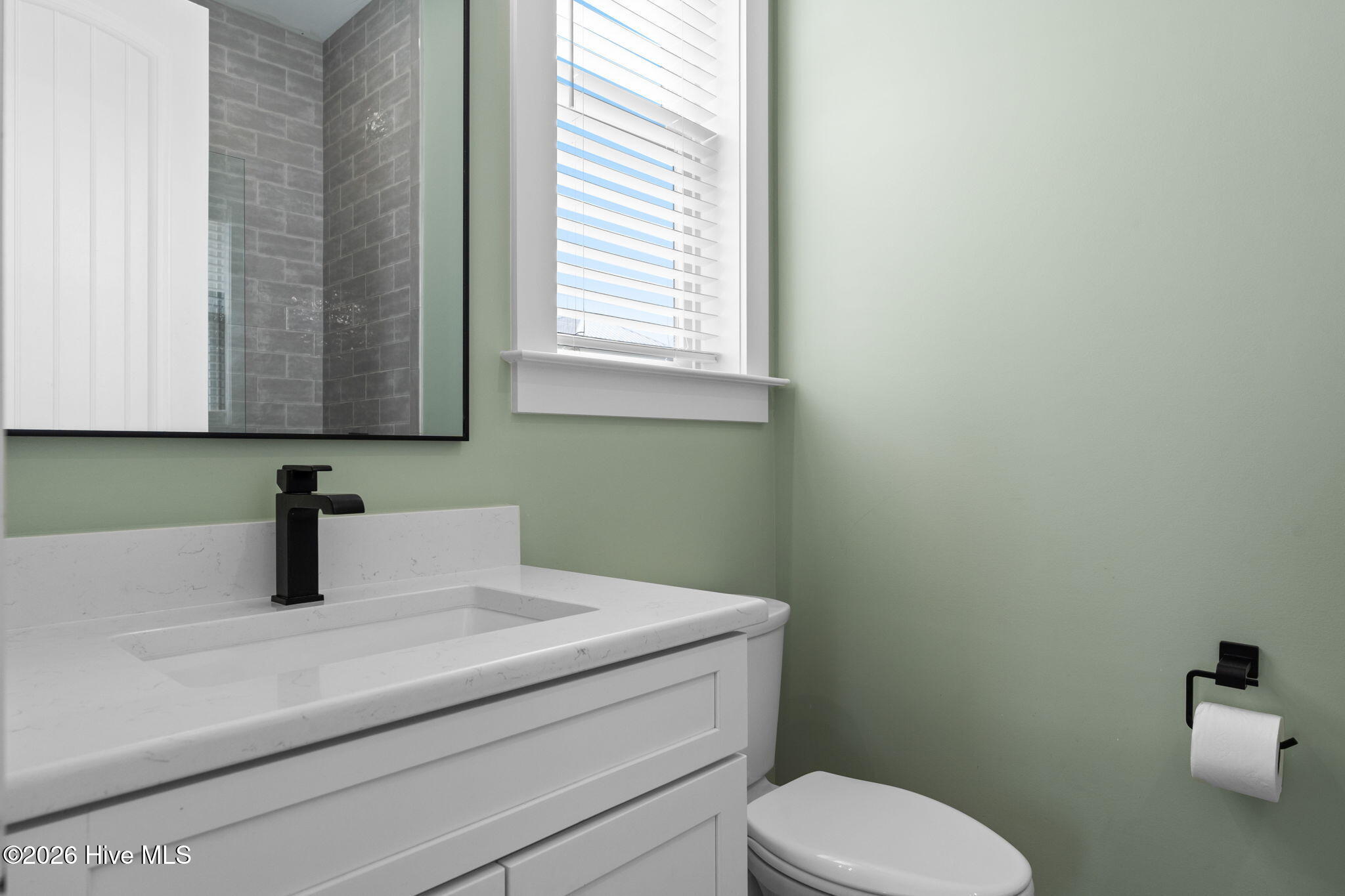 100564964 | Photo 43