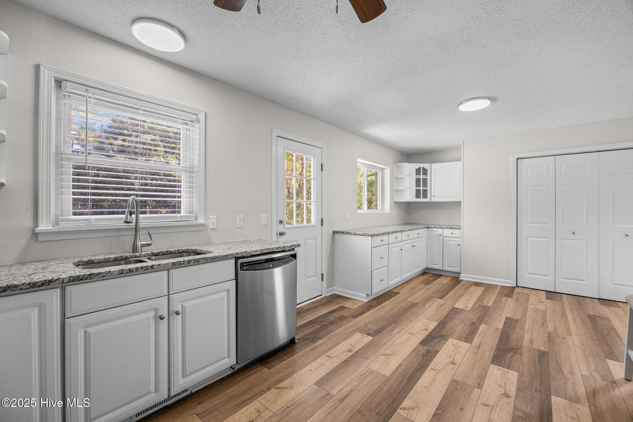 100540435 | Photo 10