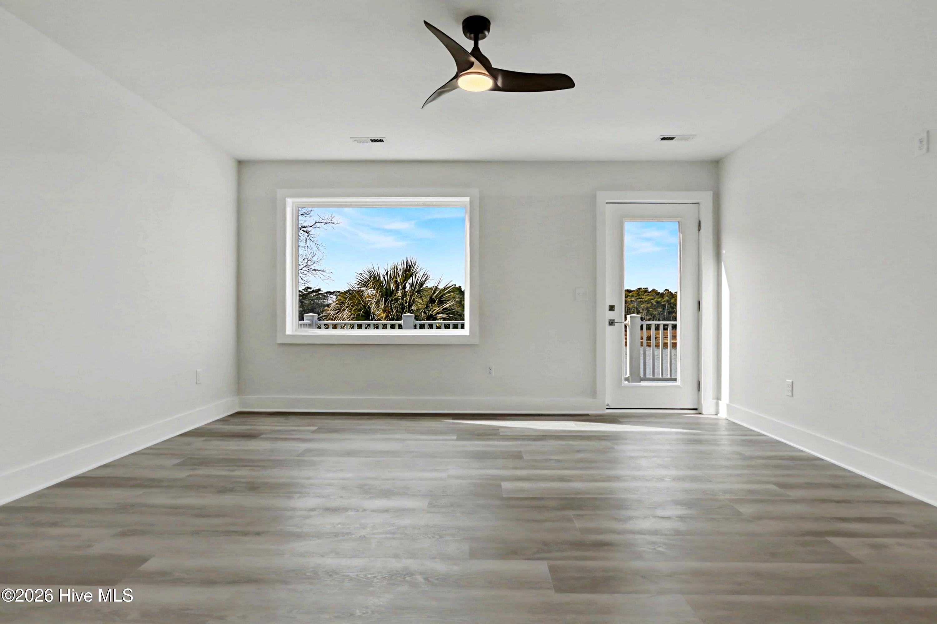 100556929 | Photo 34